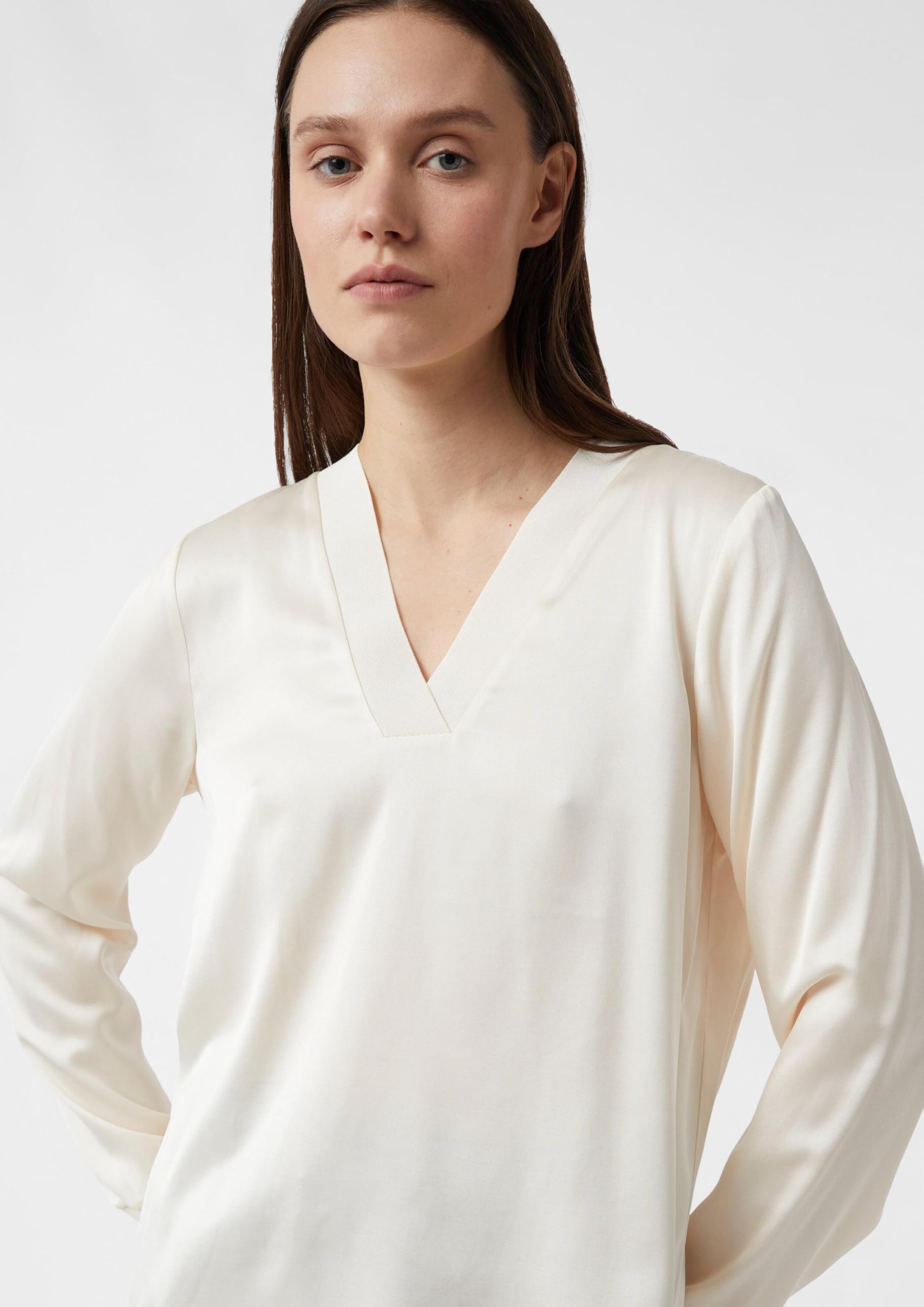 Comma Satinbluse mit V-Ausschnitt und feinen Rippdetails