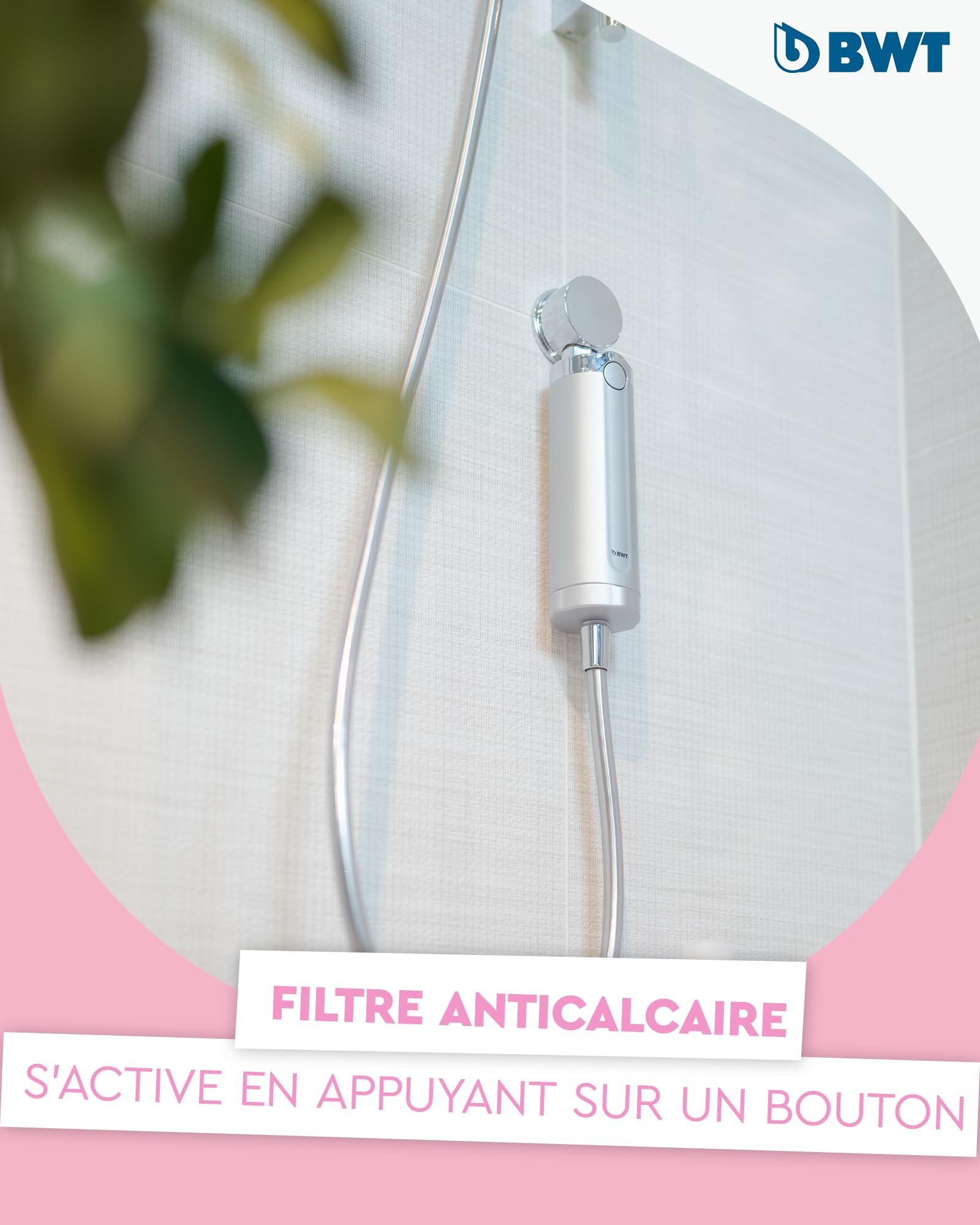 BWT Système de filtration anti-calcaire Quick & Clean - Nettoyage par simple pression d'un bouton pour un bain sans calcaire - Filtre de douche avec 4 cartouches filtrantes