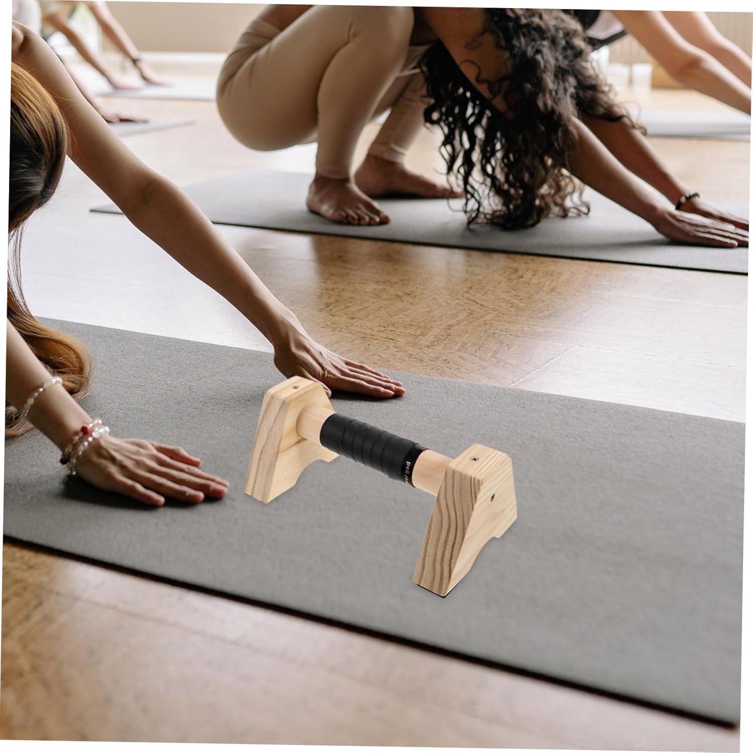 YARNOW 2pcs Wooden Handstand Bars with Non Slip Grip for Home Gym Workouts Ergonomic Design for Pushups Calisthenics and Strength Training Compact Easy to Store