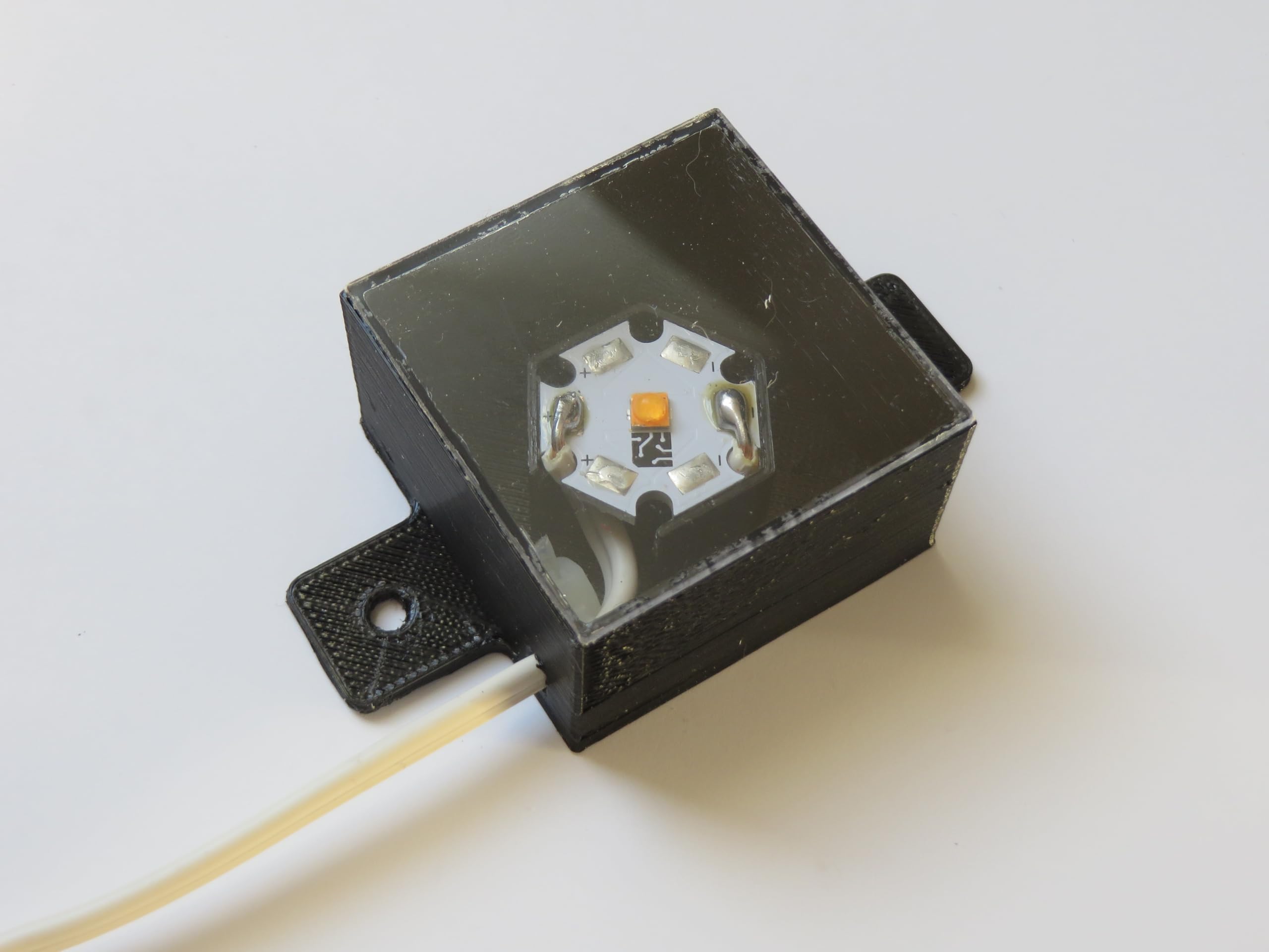 ChickenLight PV smarte Stallbeleuchtung mit Akku | Photovoltaik, berechnet Sonnenaufgang und Untergang, sanftes Dimmen