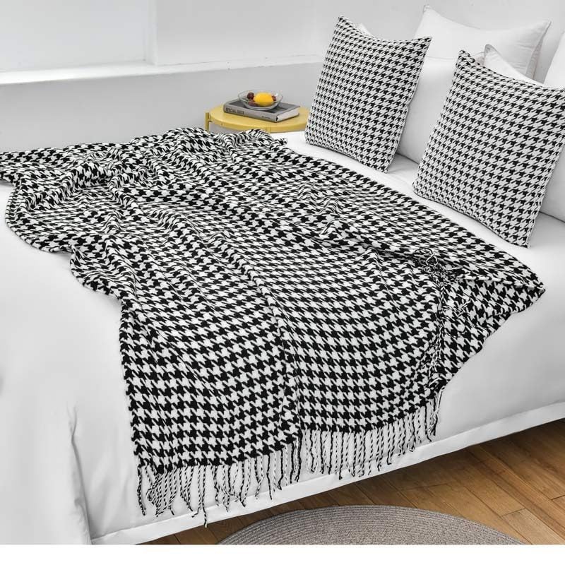 Jeté de canapé tissé d'exception avec pompons pour décoration raffinée
