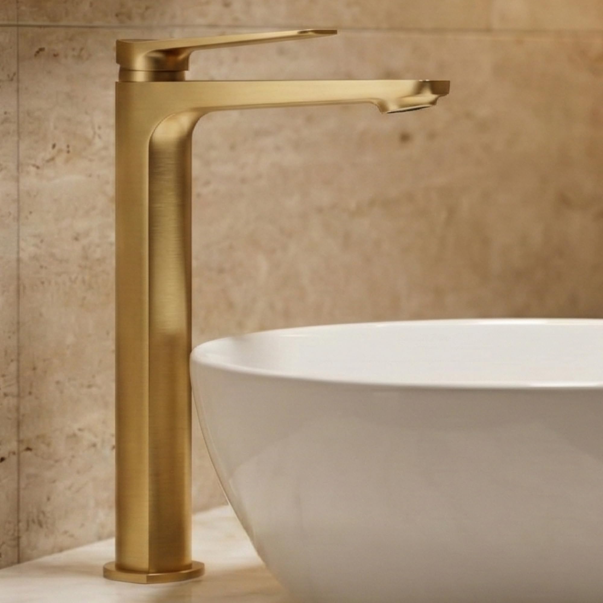 IMEX - Grifo Alto Lavabo Dorado | Grifo Baño Mezclador Agua Fria y Caliente | Grifería Monomando Efeto Cascada con Caño de Latón y Ahorro de Agua | Serie Nápoles | Color Oro Cepillado
