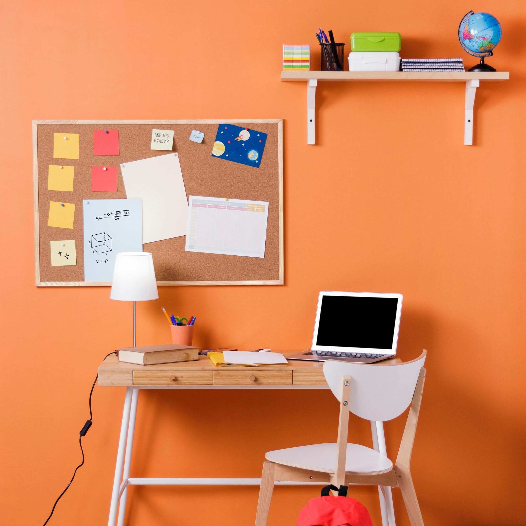 Creative Home 90x60 cm (+-2 cm) Große Pinnwand Kork | inkl. 5 Pinwandnadeln | Korkwand Korktafel Holzrahmen Memoboard | Hergestellt in der EU | Ideal für Büro, Schule, Schlafzimmer und Heim