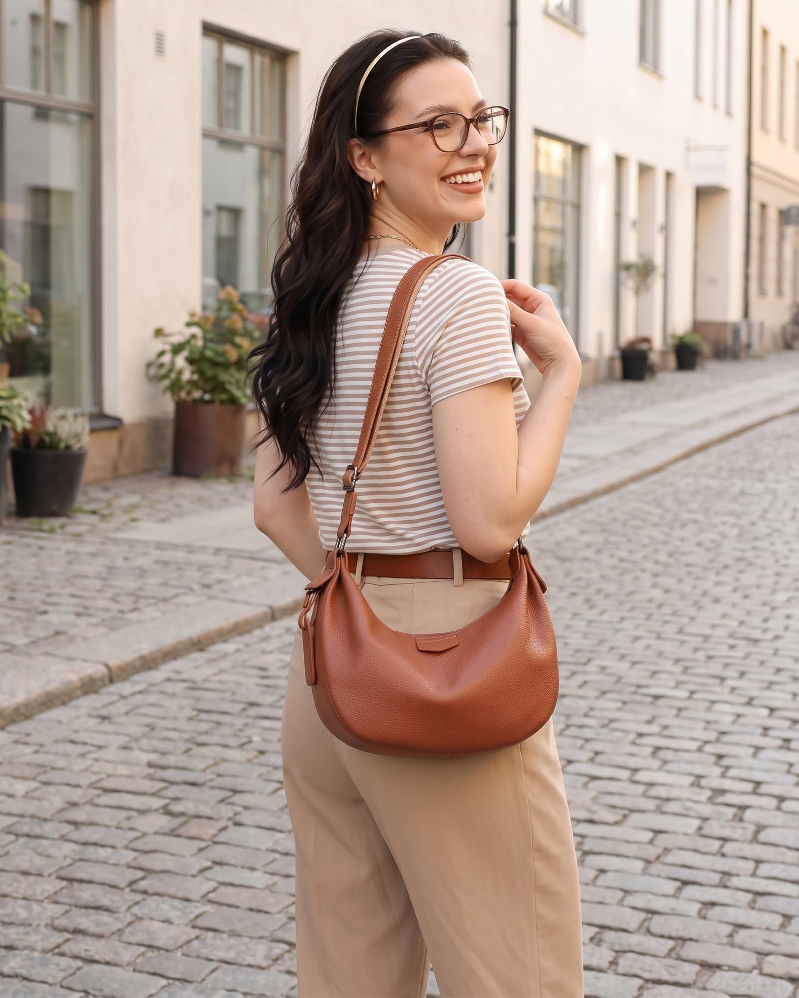 Micmores Bolso Bandolera de Cuero Auténtico para Mujer Tamaño Mediano - Bolso Cruzado con Correa Ajustable - Bolso de Hombro Media Luna para Trabajo, Viajes y Uso Diario