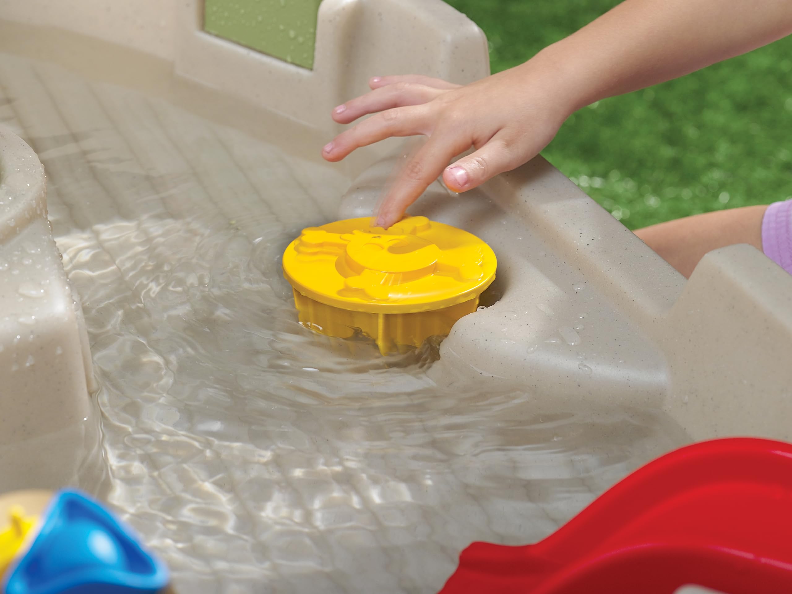 Little Tikes Anchors Away Pirate Ship - Mesa de Juego Acuática con Cañón, Spinner y Diversión con Salpicaduras, Fomenta el Juego Creativo, para Niños Entre 3 y 10 Años