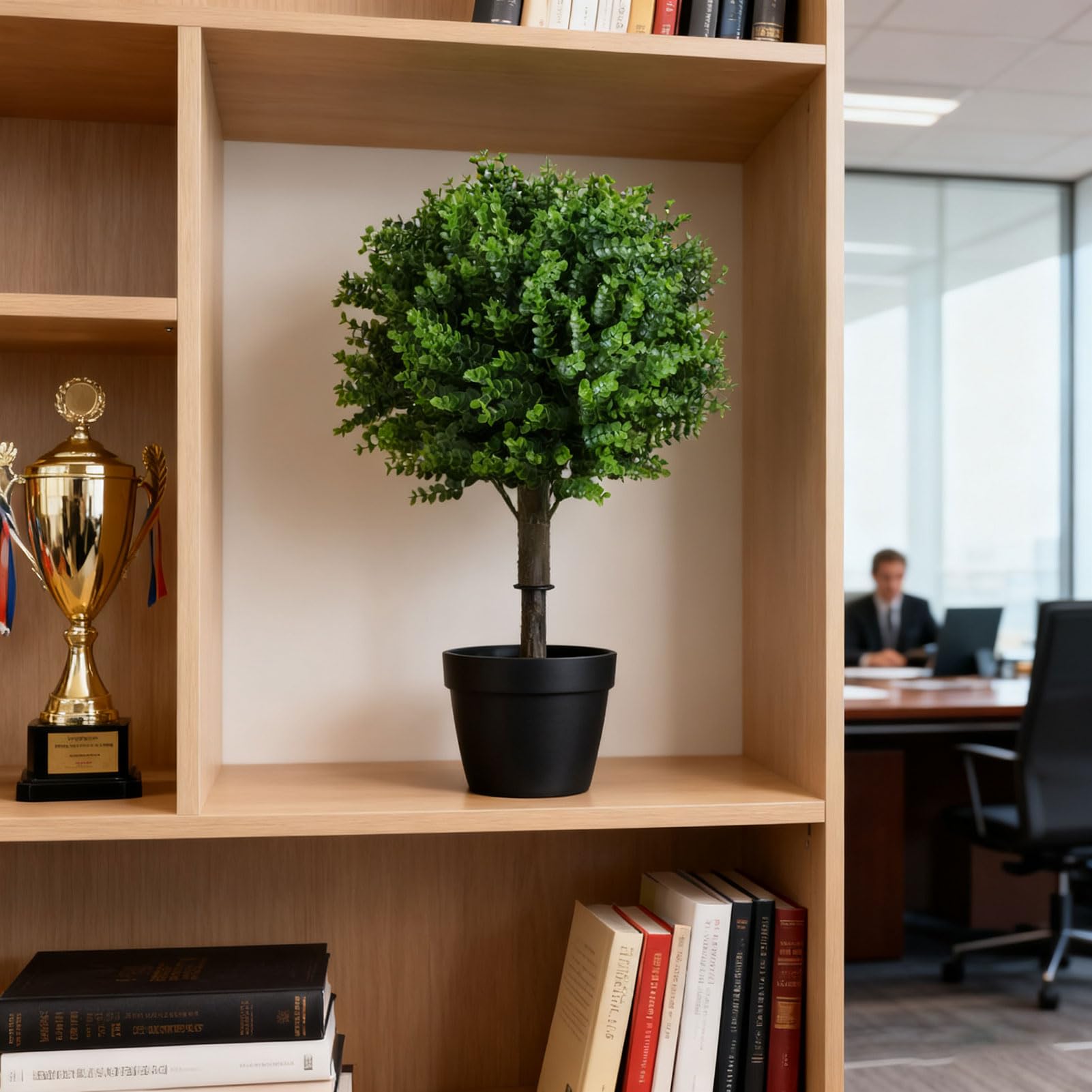 Sztuczny Topiary Eukaliptusowy Drzewo Kulkowe Sztuczna zieleń Krzew 17,7 Cala Realistyczny PE Odporny na Słońce Odporny na Zimno z Kolcem Uziemiającym do Dekoracji Patio na
