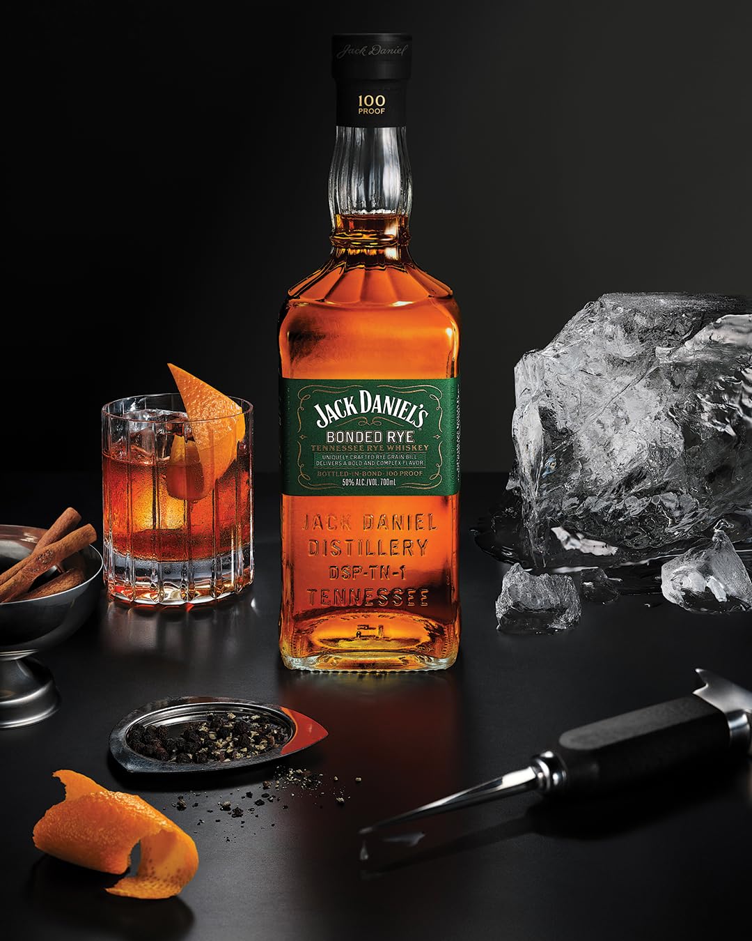 Jack Daniel's Bonded Rye Tennessee Whiskey – Whiskey Americano Premium, Gusto Intenso e Autentico, Sapore Fruttato, Invecchiato Tradizionalmente, 50% Vol., Bottiglia in Vetro da 100 cl