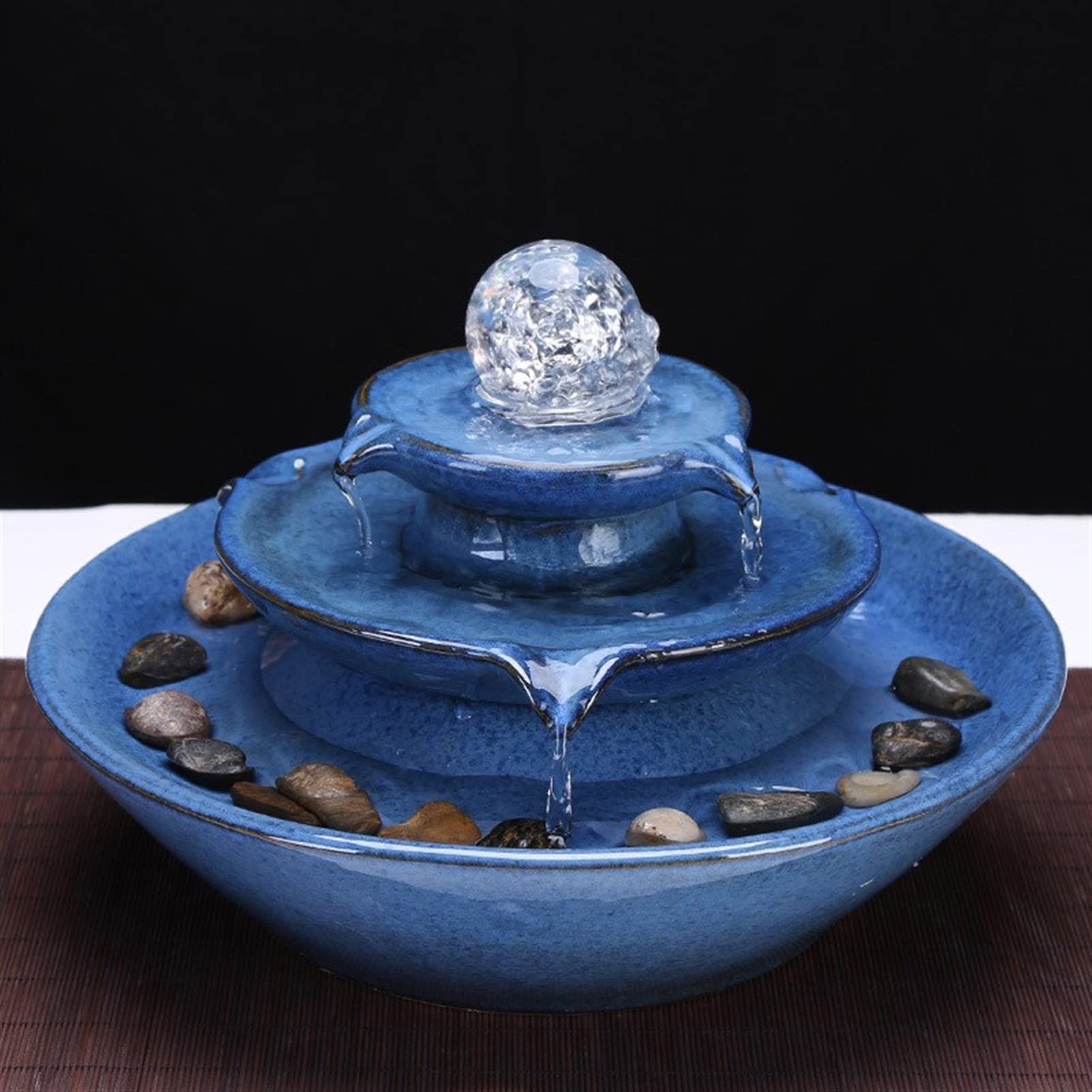 Mini fontana di acqua da tavolo in ceramica per la decorazione della scrivania dell'ufficio di casa dell'interno, ruscello rilassante
