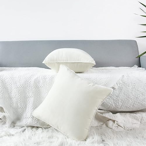 Vista 20 de Merrycolor Juego de 2 fundas de almohada de terciopelo suave de 18 x 18 pulgadas, cuadradas, decorativas, con pompones, fundas de cojín para sofá