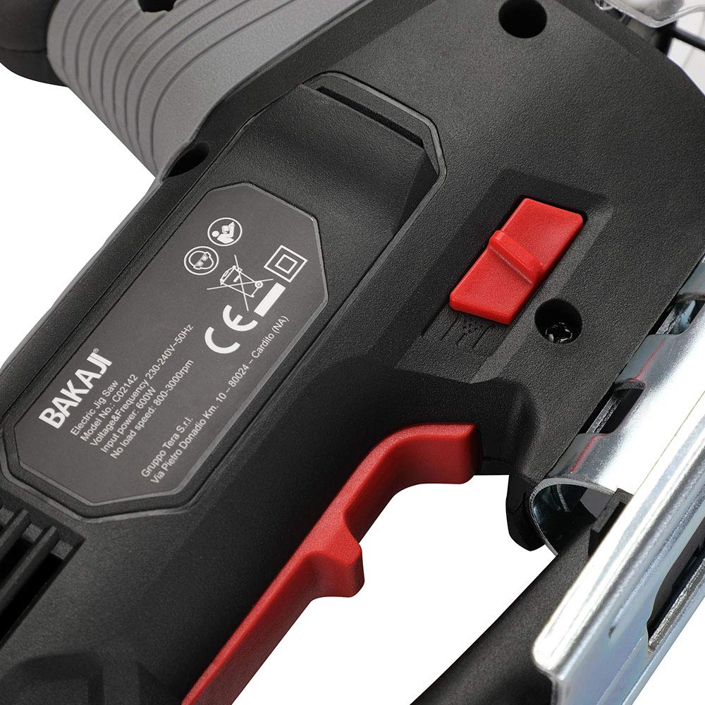 Bakaji Seghetto Elettrico Alternativo Pendolare 600W Velocità Regolabile 800-3000rpm con Inclinazione Lama in 3 Posizioni Lama 10cm Guida Righello e Adattatore Aspiratore Inclusi