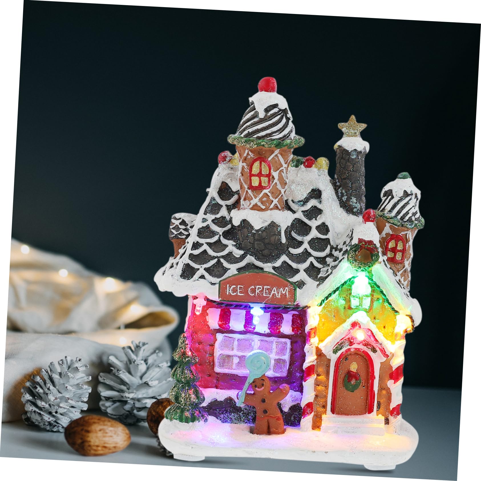 Casa Luminosa in Resina Artigianale Natalizia Led, Decorazione Natalizia Da Tavolo Casa Di Neve Adornata, Ornamento Luminoso Per Atmosfera Festiva e Spazio Familiare
