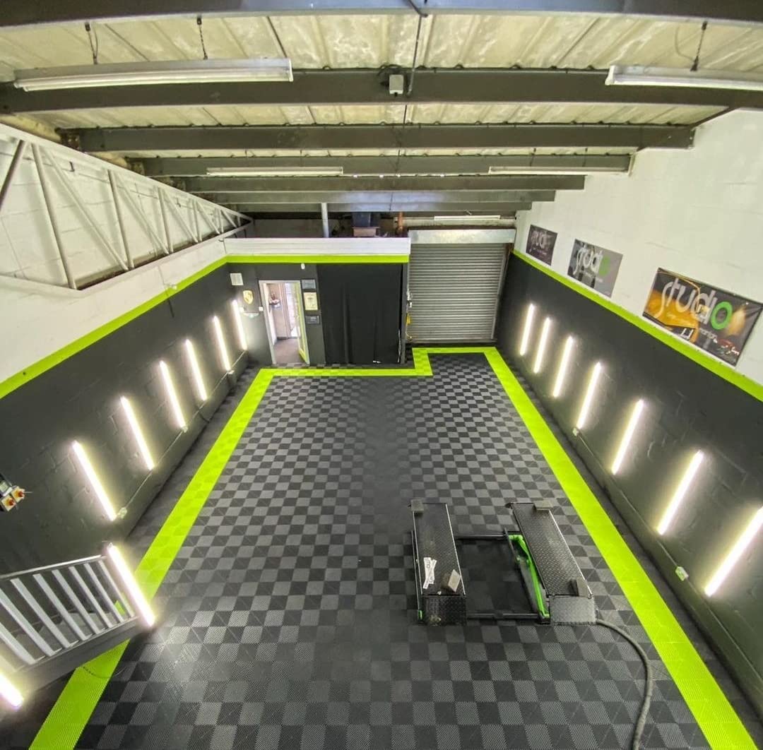 Barre led illuminazione pareti garage lucidatura auto detailing carrozzeria luce laterale verticale