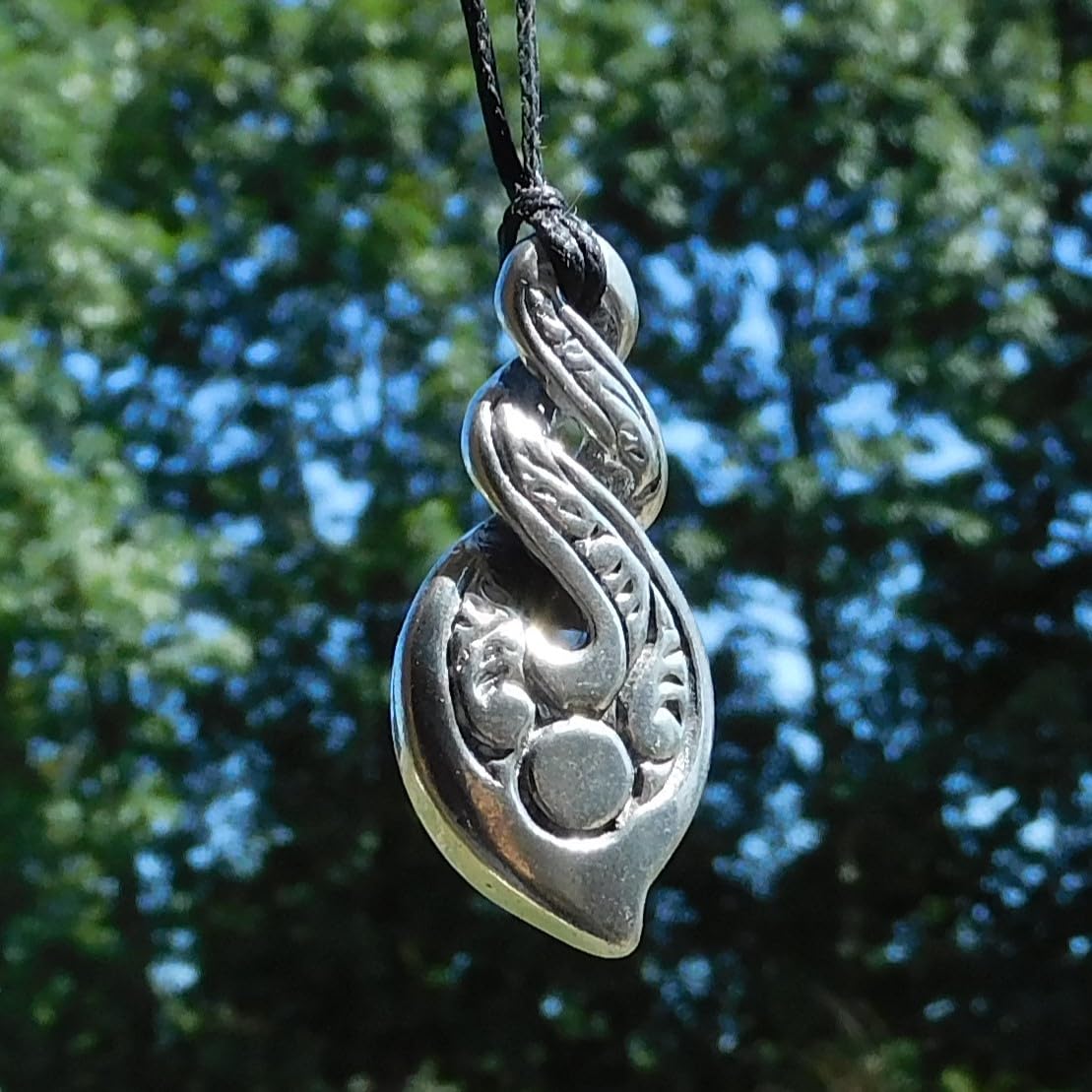 White Cloud New Zealand Kiri wisiorek z pętelką nieskończoności, wisiorek surferski, regulowany sznurek, ręcznie wykonany z cienkiej cyny od Williama Sturta, Jeden rozmiar, Pewter, Bez kamienia