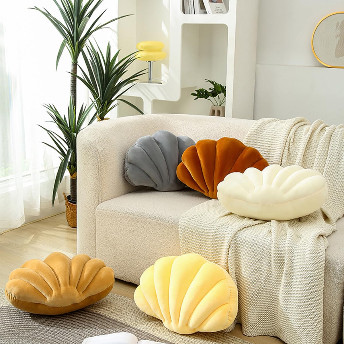 Lfsaaj Coussin décoratif en peluche douce en forme de coquillage pour lit, canapé, salon, chambre à coucher, décoration d'intérieur (33 x 25,4 cm, beige