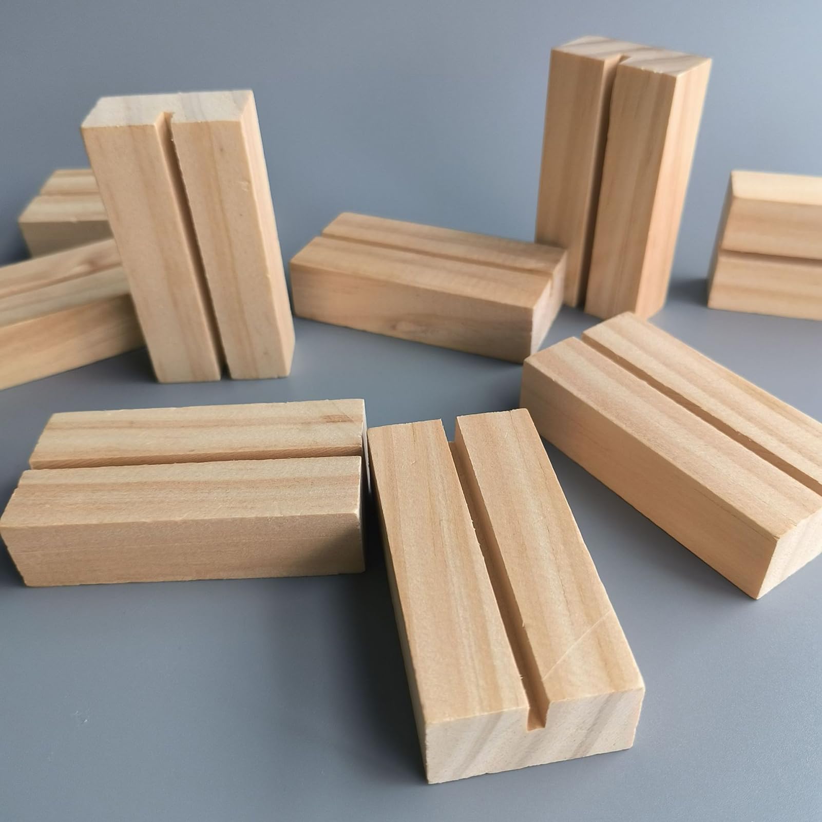 Lot de 10 centres de table en métal de 25,4 cm avec support, cercle floral en métal pour table, couronne en métal avec 10 porte-cartes en bois pour décoration de table de