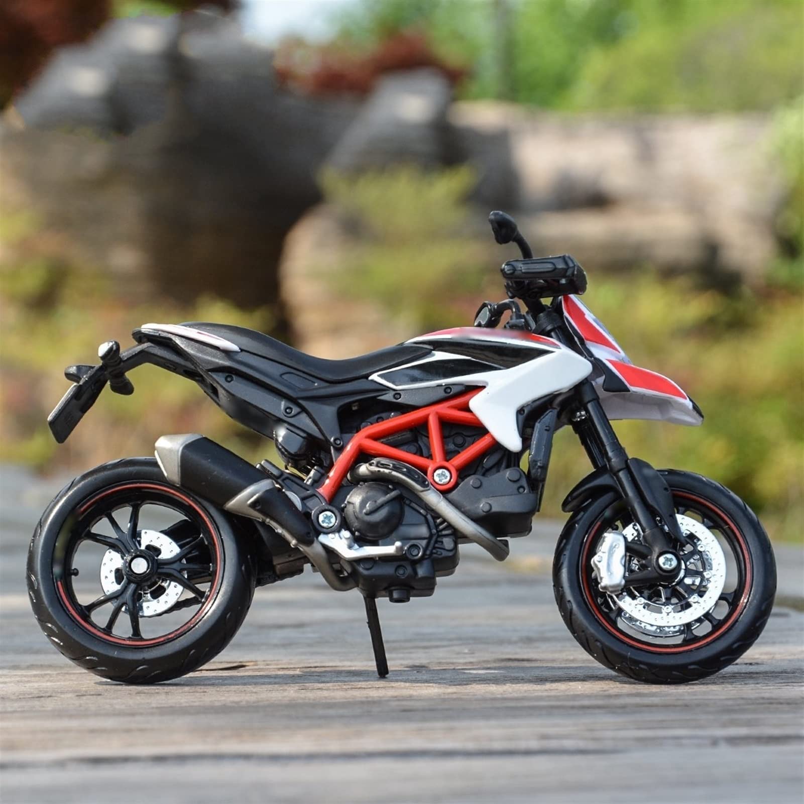 1:12 per D&ucati Hypermotard SP 2013 Rosso Die Cast Veicoli da Collezione Hobby Giocattoli Modello Moto