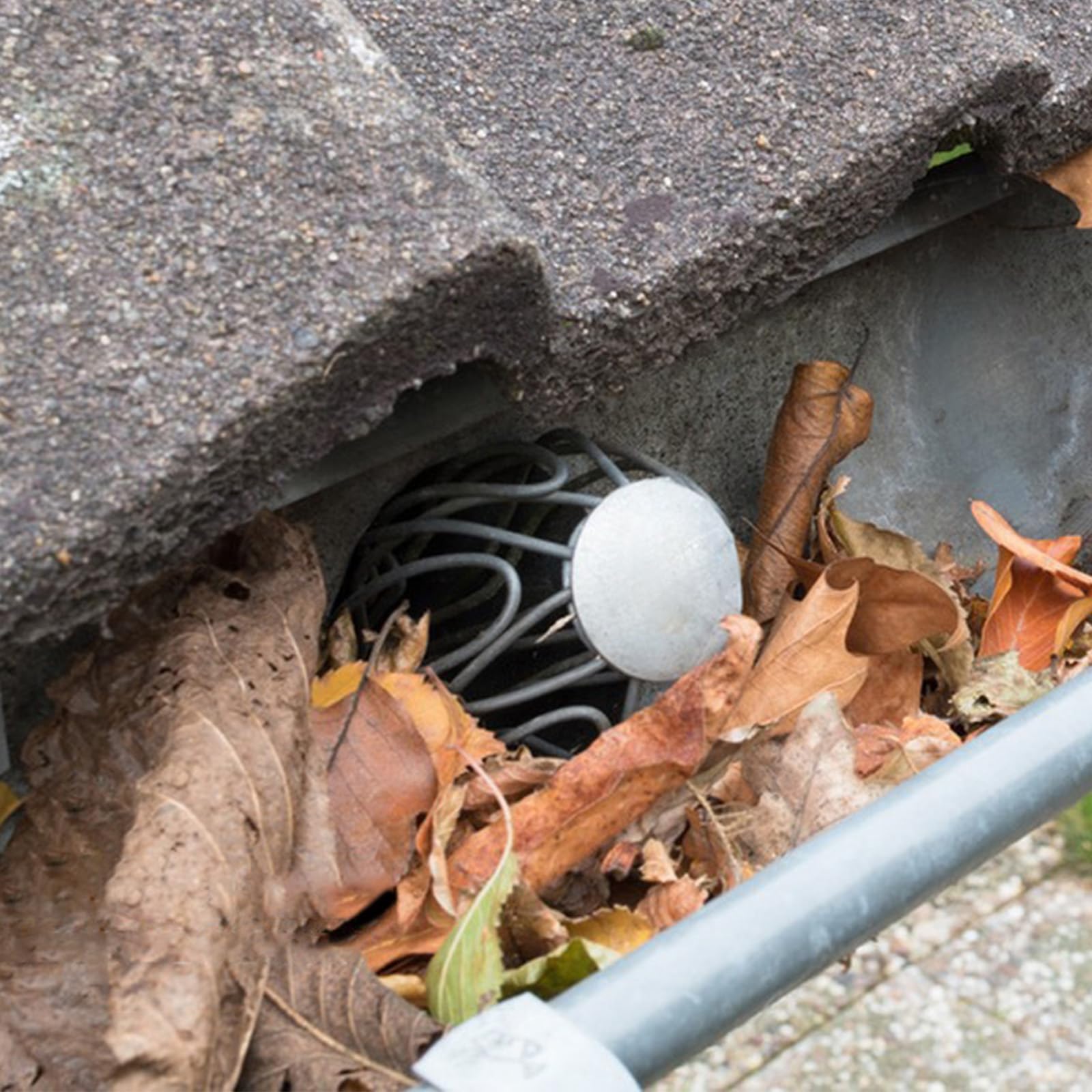 Dachrinnen Laubschutz 2 Stück, Regenrinnen Laubschutz, Laubfang Fallrohr, Fallrohrschutz, Dachrinnen Sieb, Sieb für Regenfallrohr Verzinkt, Sieb Dachrinne 90bis 100mm Einstellbar