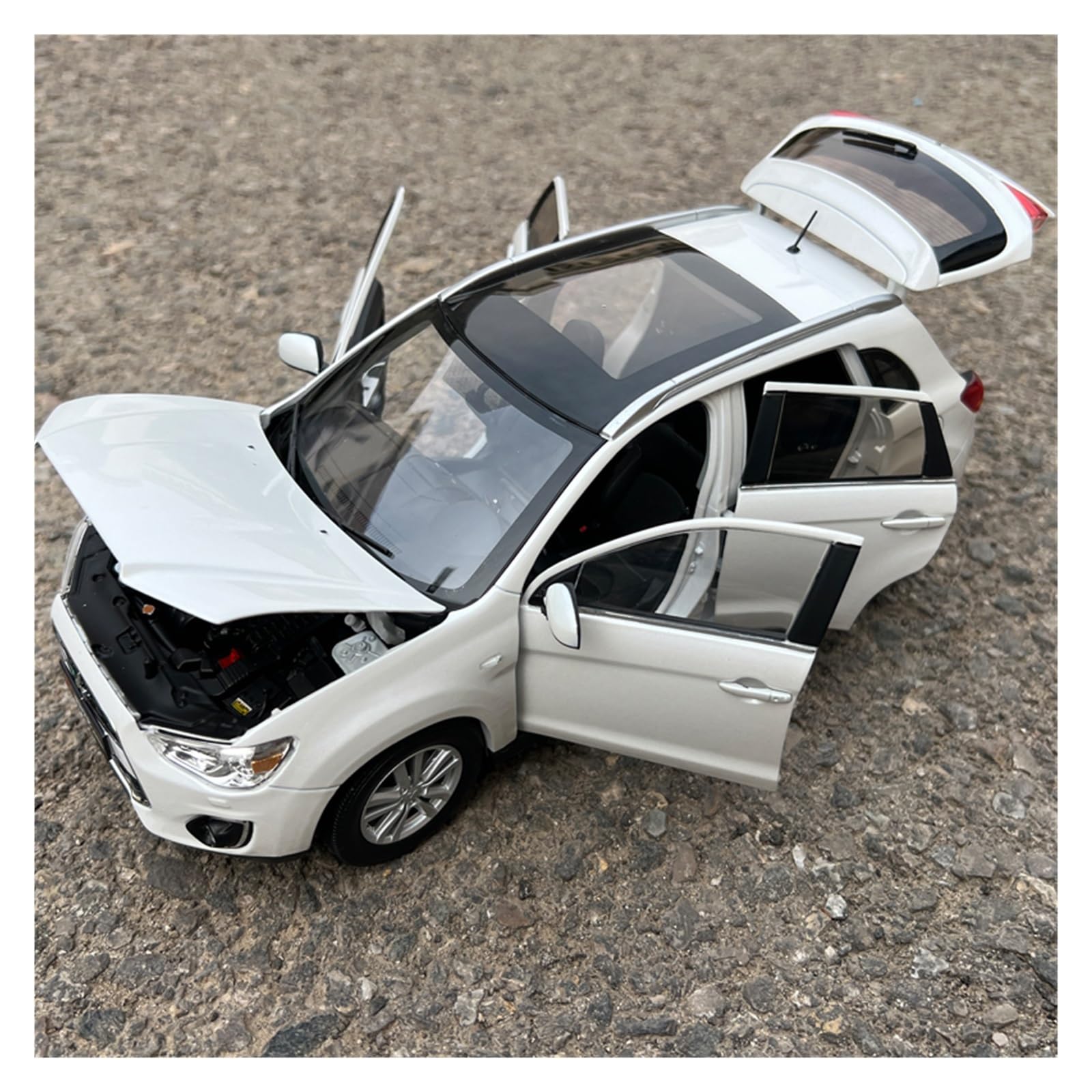 Ornamento Decorativo Simulato Di Un Modello Di Auto In Lega Statica Mitsubishi Outlander Pressofuso In Scala 1:18