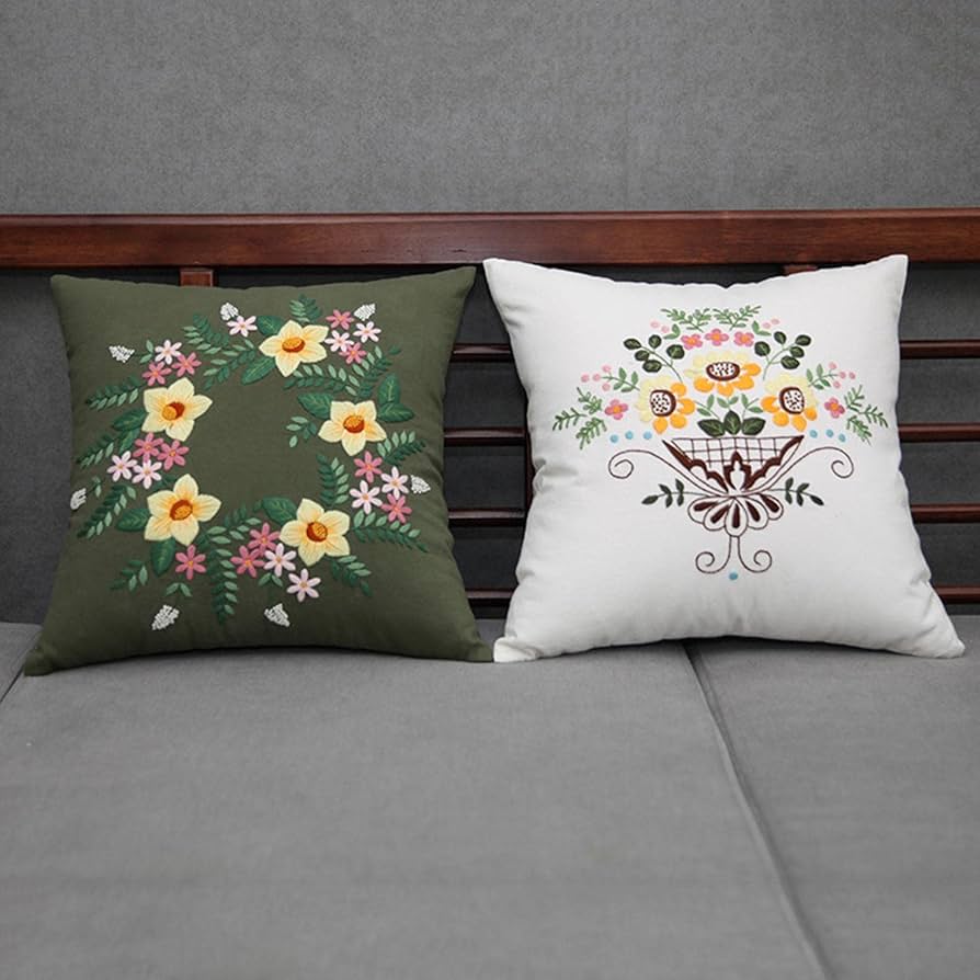 ハンドメイド♡モノグラム刺繍入りクッション2個セット