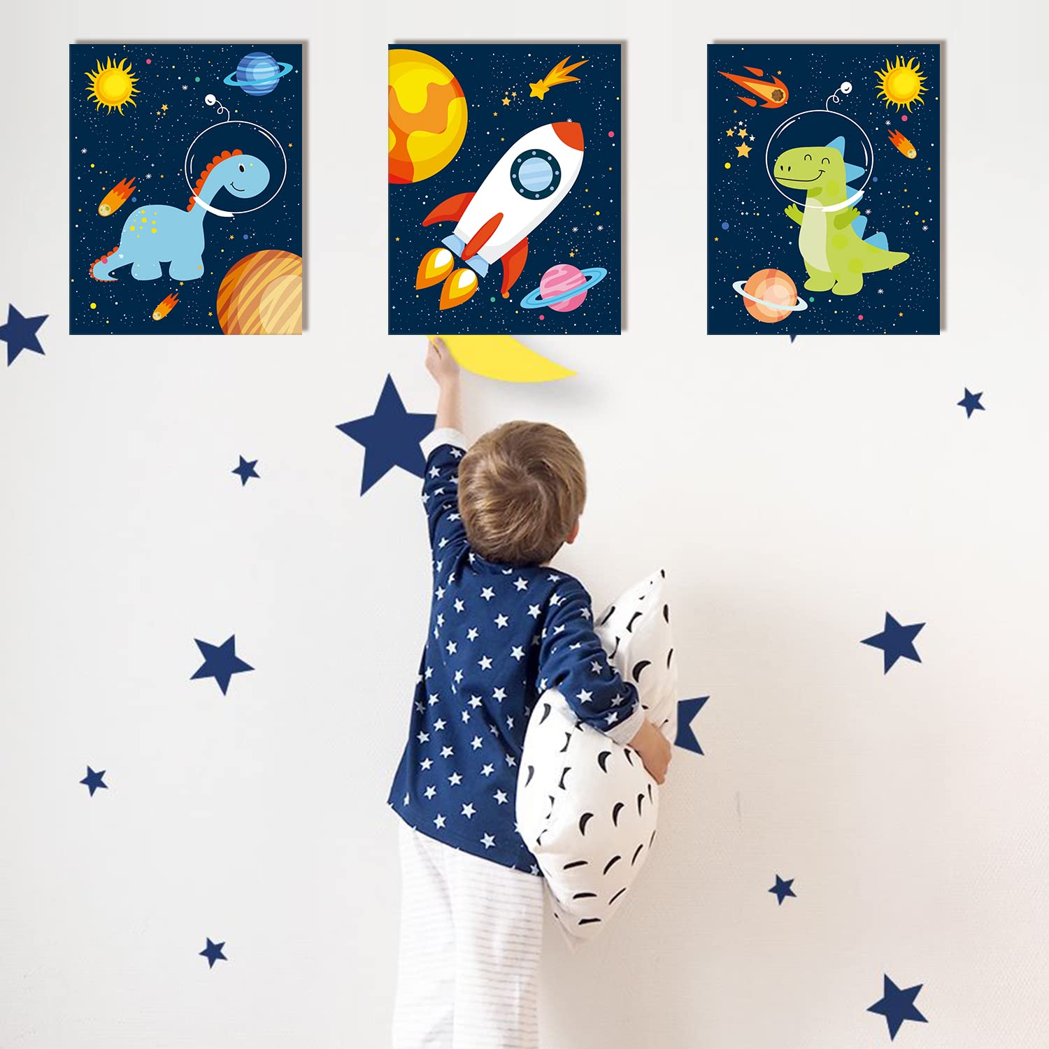 KAIRNE Póster de lienzo de pared de dinosaurios del espacio exterior, juego de 4 (12 x 16 pulgadas, enmarcado) planeta astronauta, decoración de cohete para habitación de niños, habitación de niños,