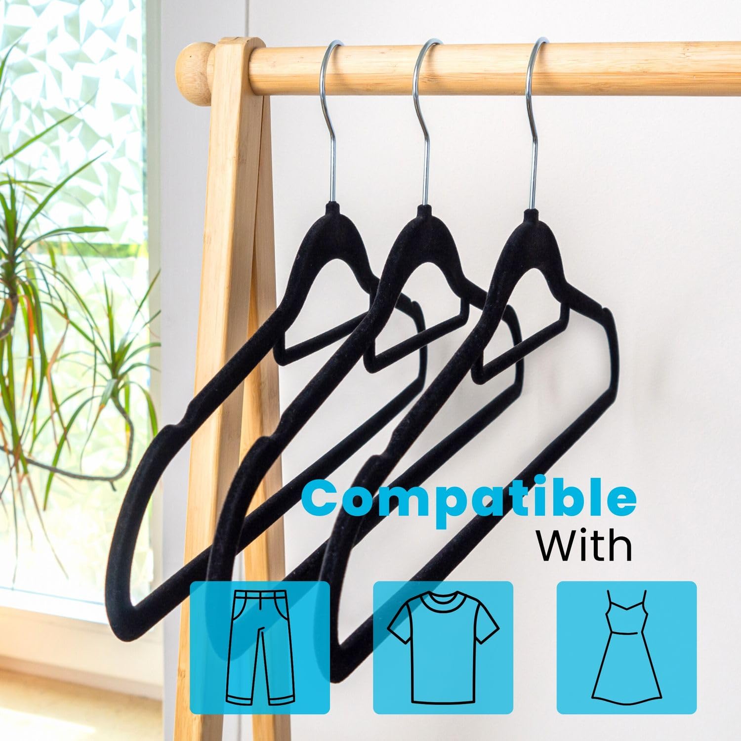Intirilife Perchero NEGRO-50 Piezas- 43,5 x 23,5 x 0,6 cm -Perchero ahorrador de Espacio et para Trajes con Superficie Antideslizante, Barra para Pantalones, Muesca, Gancho Giratorio, Antideslizante