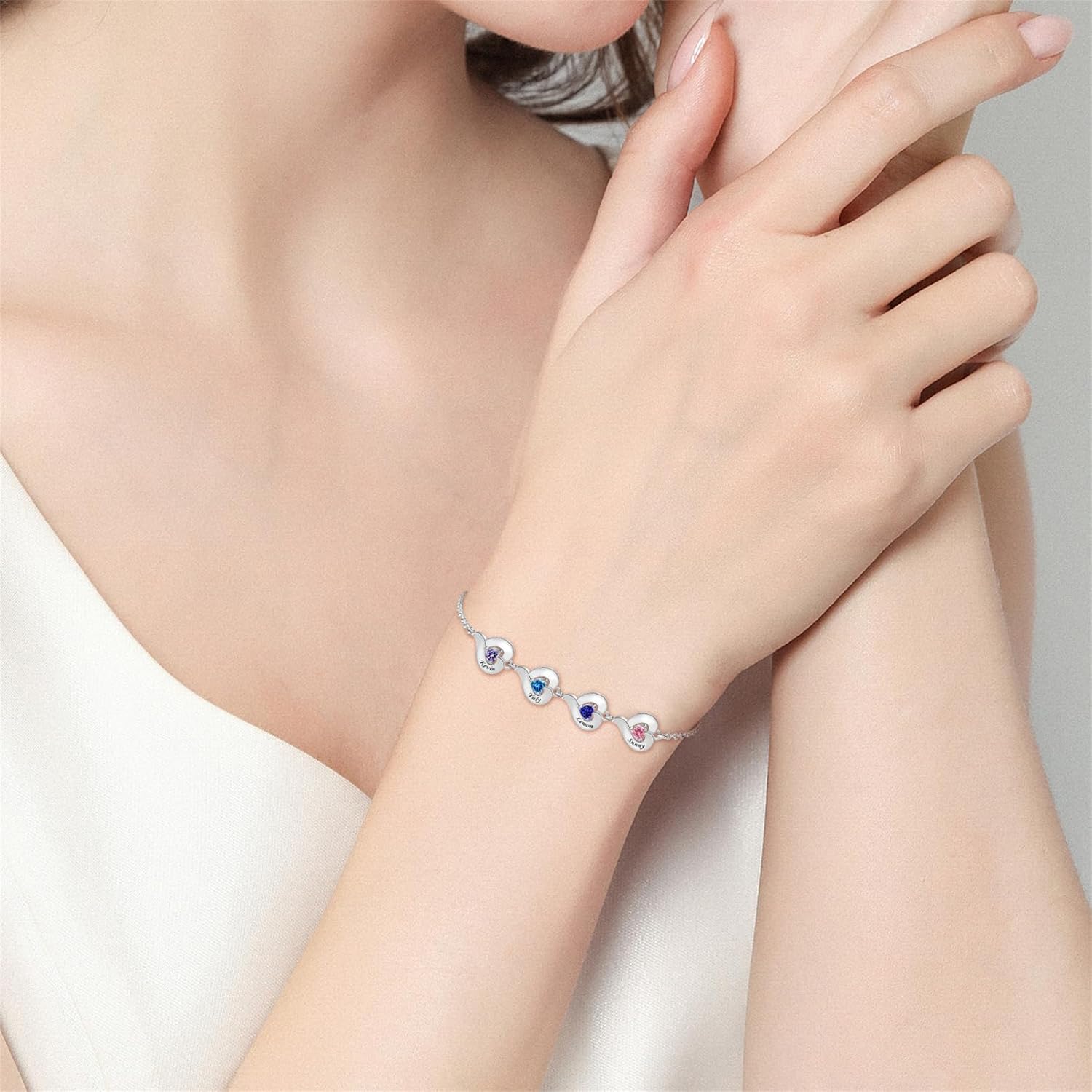 Personalized Women Bracelet Custom 1-8 Simulated Birthstones Bracelet for Women Customized Engraved Names Bracelet for Christmas Day Birthday Mother’s Day