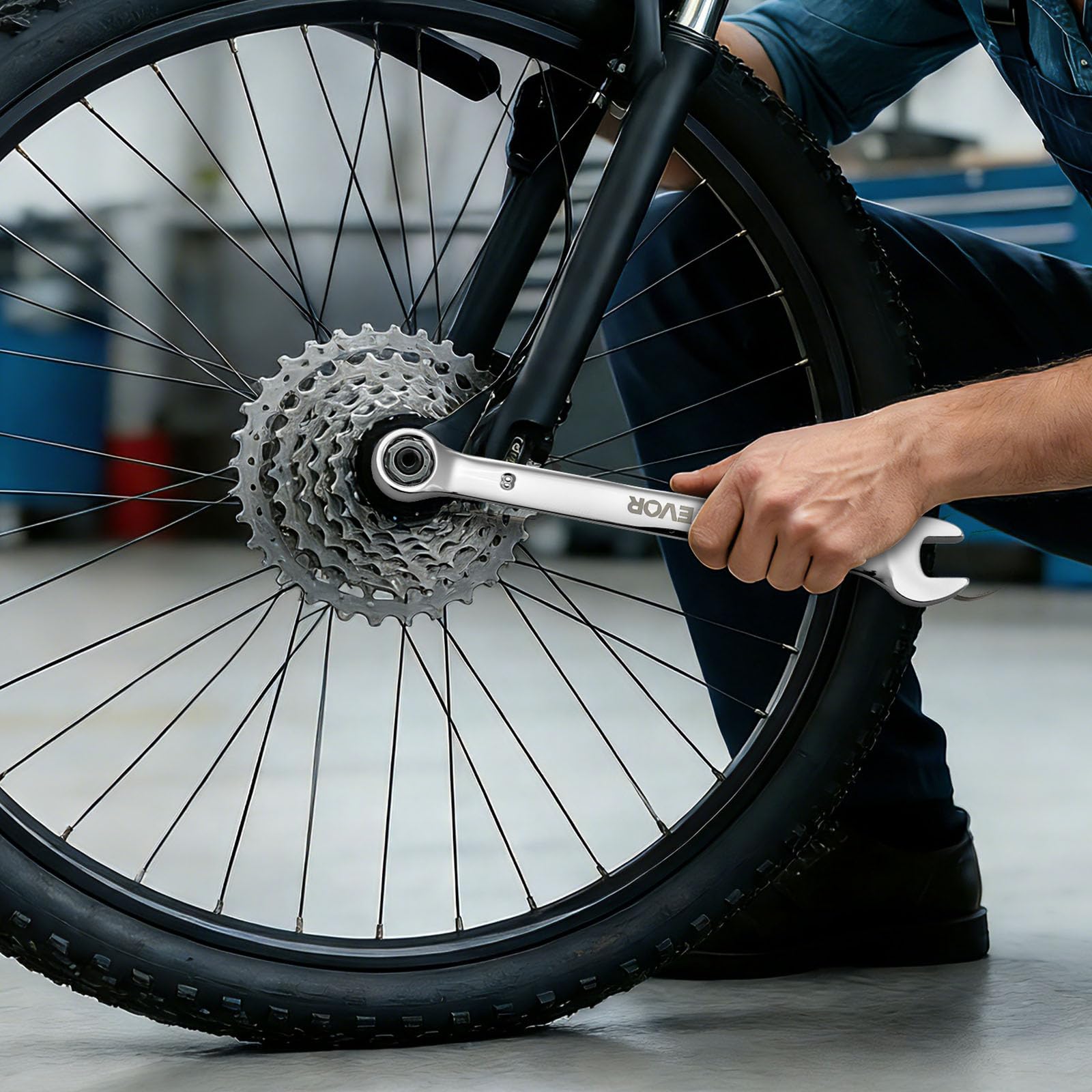 VEVOR Set di Chiavi Combinate a Cricchetto 32 Pezzi, Chiavi a Cricchetto Metriche e SAE, Profilo a 12 Punti e Bocca Angolata a 15°, in Acciaio al Carbonio, con Custodia Arrotolabile, Finitura Argento