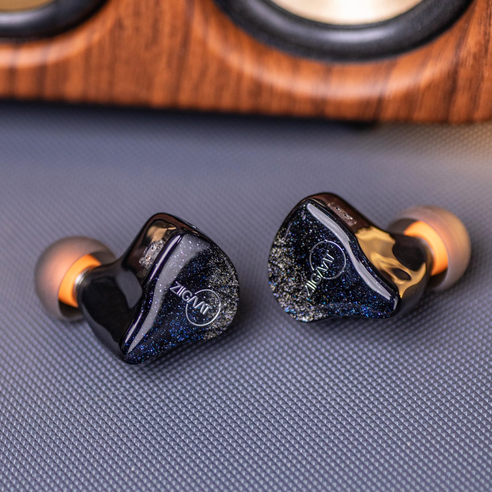 Linsoul ZiiGaat Lush in Ear Monitor, IEM Auriculares Híbridos 1DD+4BA, Audífonos de Estudio con Cable Desmontable para Profesionales de la Música Audiofilos(Azul)