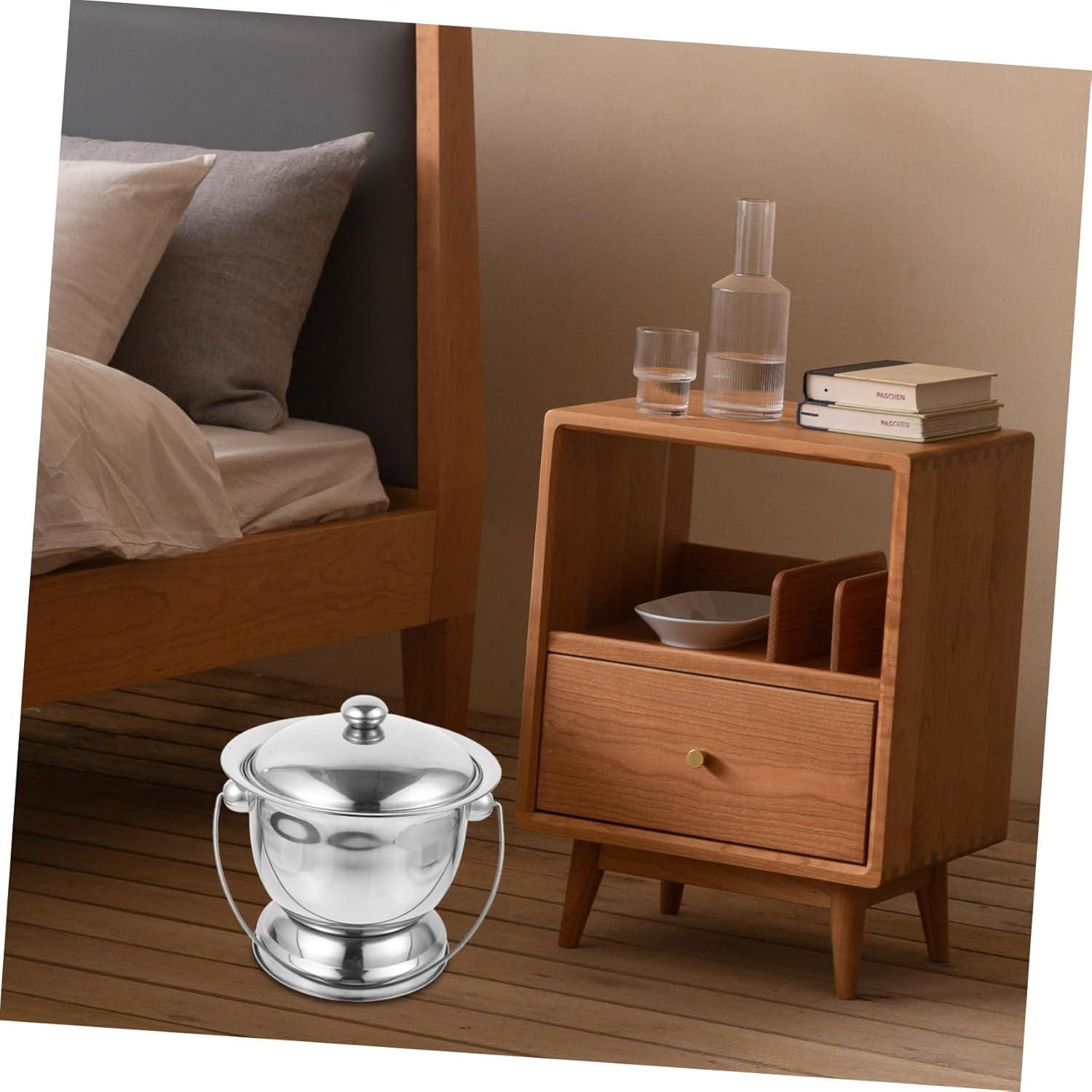 VALICLUD 1Set Portable Urinal Pot with Lid Durable Spittoon for Patient Care Camping Elderly Use Lightweight Drop Resistant Design for