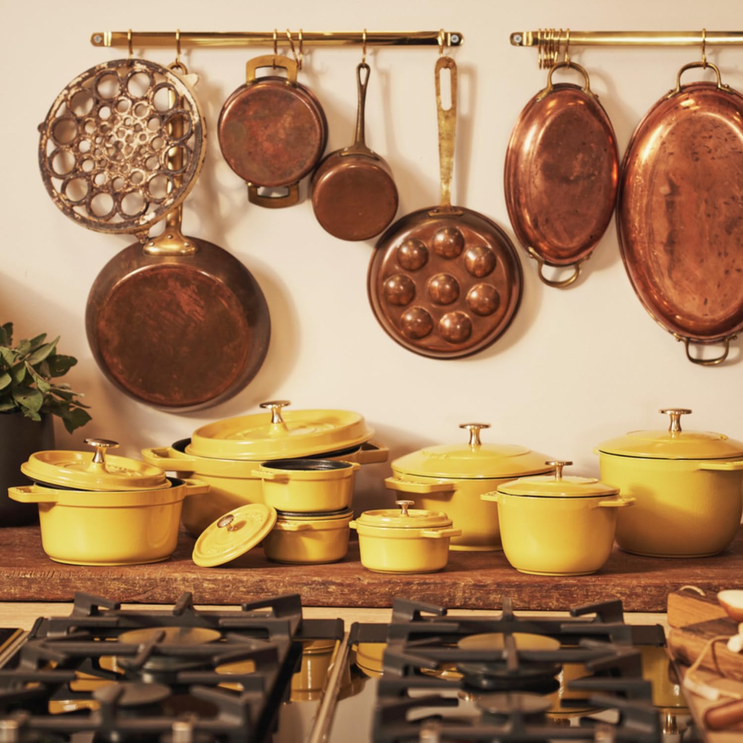 STAUB - Olla de hierro fundido esmaltado con tapa, todos los fuegos incluyendo inducción, 5 a 7 personas, redonda, 28 cm, 6,70 L, 7 kg, limón