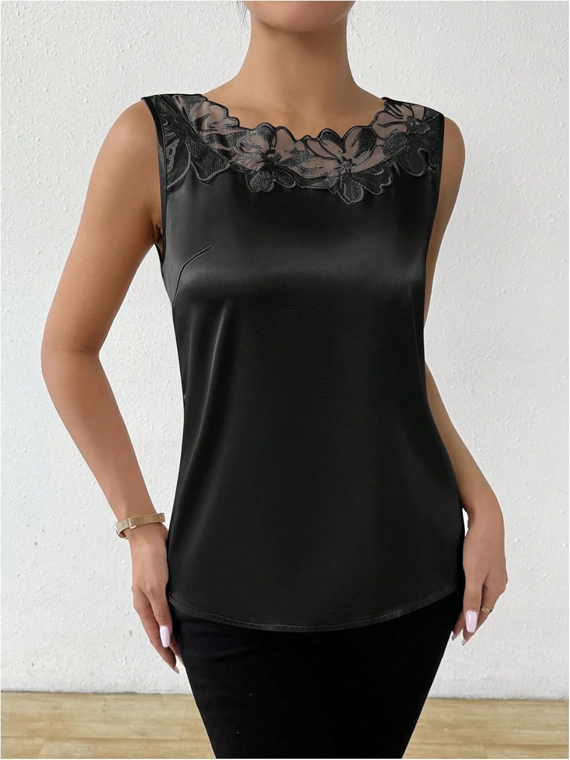 SweatyRocks Women's Satin Contrast Lace Crew Neck Sleeveless Blouse Appliques Summer Tank Tops - Image 4