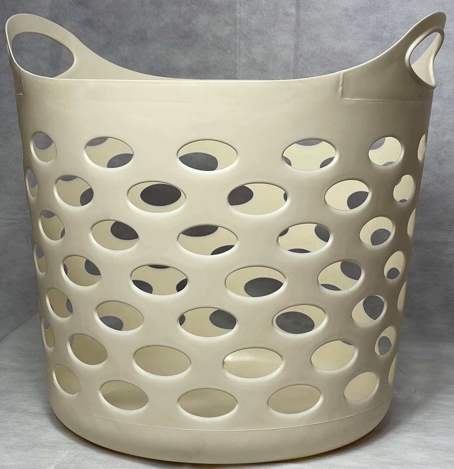 oceanevoPlastic Laundry Basket With Handles Flexi Large Storage Round Hipster Hamper For Clothes Nursery & Home Organisation 13 Colours 30L (Cream)