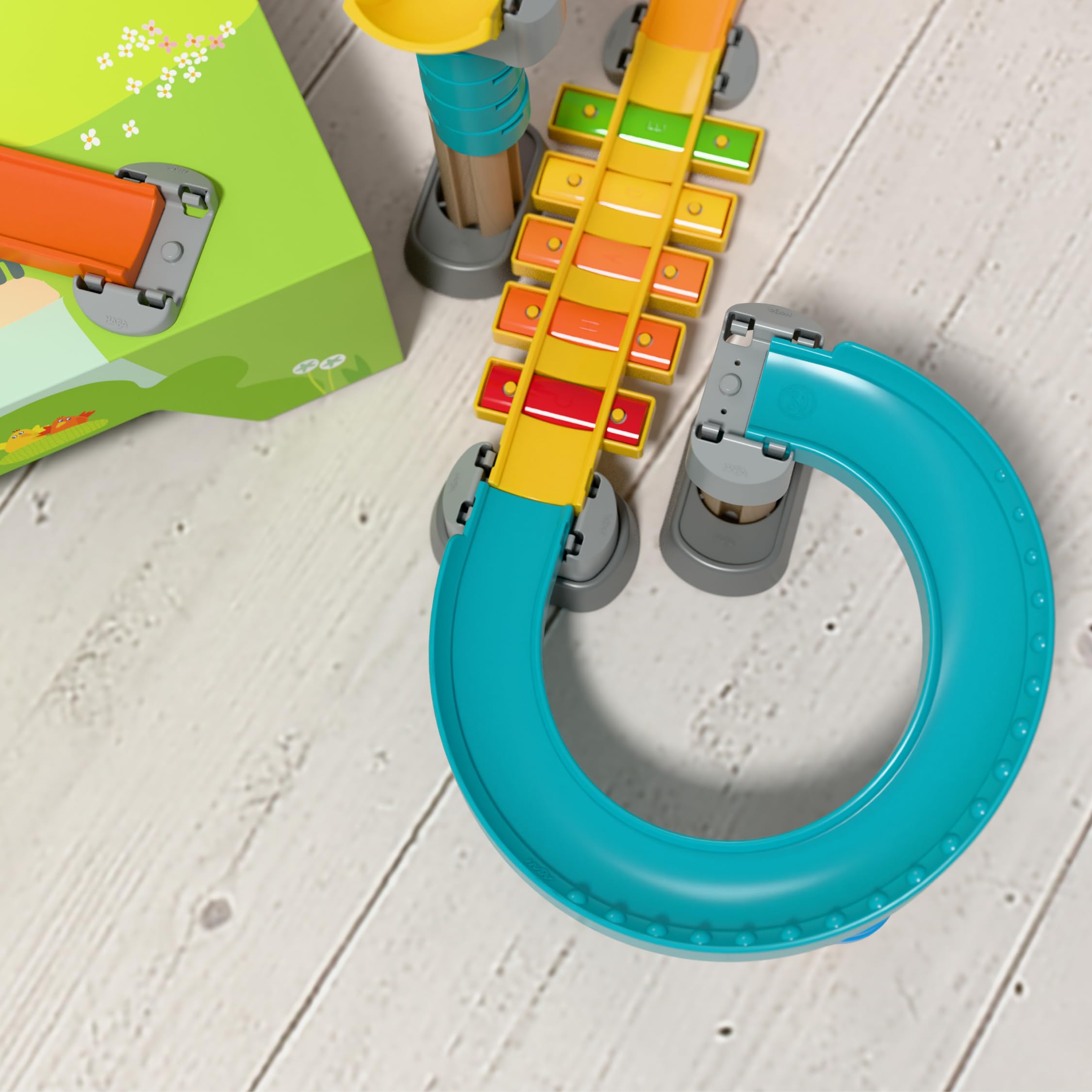 HABA Kullerbü – Circuit de Billes Musical Step by Step – Jeu d'Éveil Évolutif 12 Mois à 4 Ans – 47 Pièces avec Effets Sonores – Compatible avec l'univers Kullerbü – 2013383001