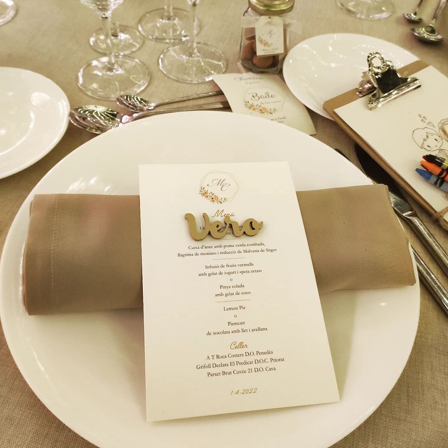 Pack 5 o más Nombres de Madera Decorativos Personalizados | Marcasitios con imán para Bodas, Comuniones, Bautizos, Cumpleaños | Decoración para el hogar | Regalo para invitados | Lulamuk