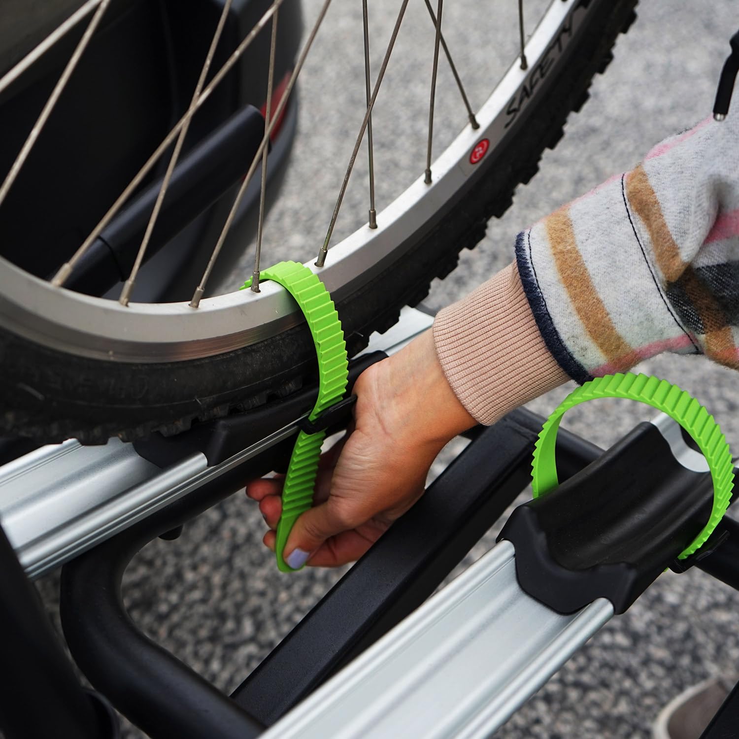 Ranger Porte-vélos pour 3 vélos - Attelage - Supporte 15kg par Rail - Châssis Acier/Aluminium - Bras Ajustables - Double Système de Sécurité