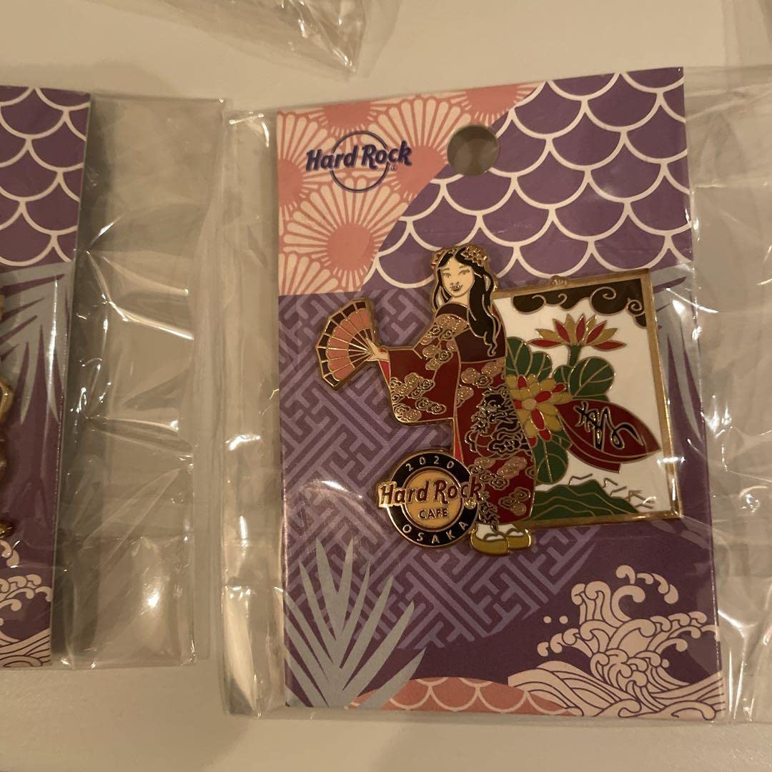 ハードロックカフェ　舞妓　着物　ピンバッジ　京都店 限定　８個セット Pin badge with Japanese-style design and vibrant color