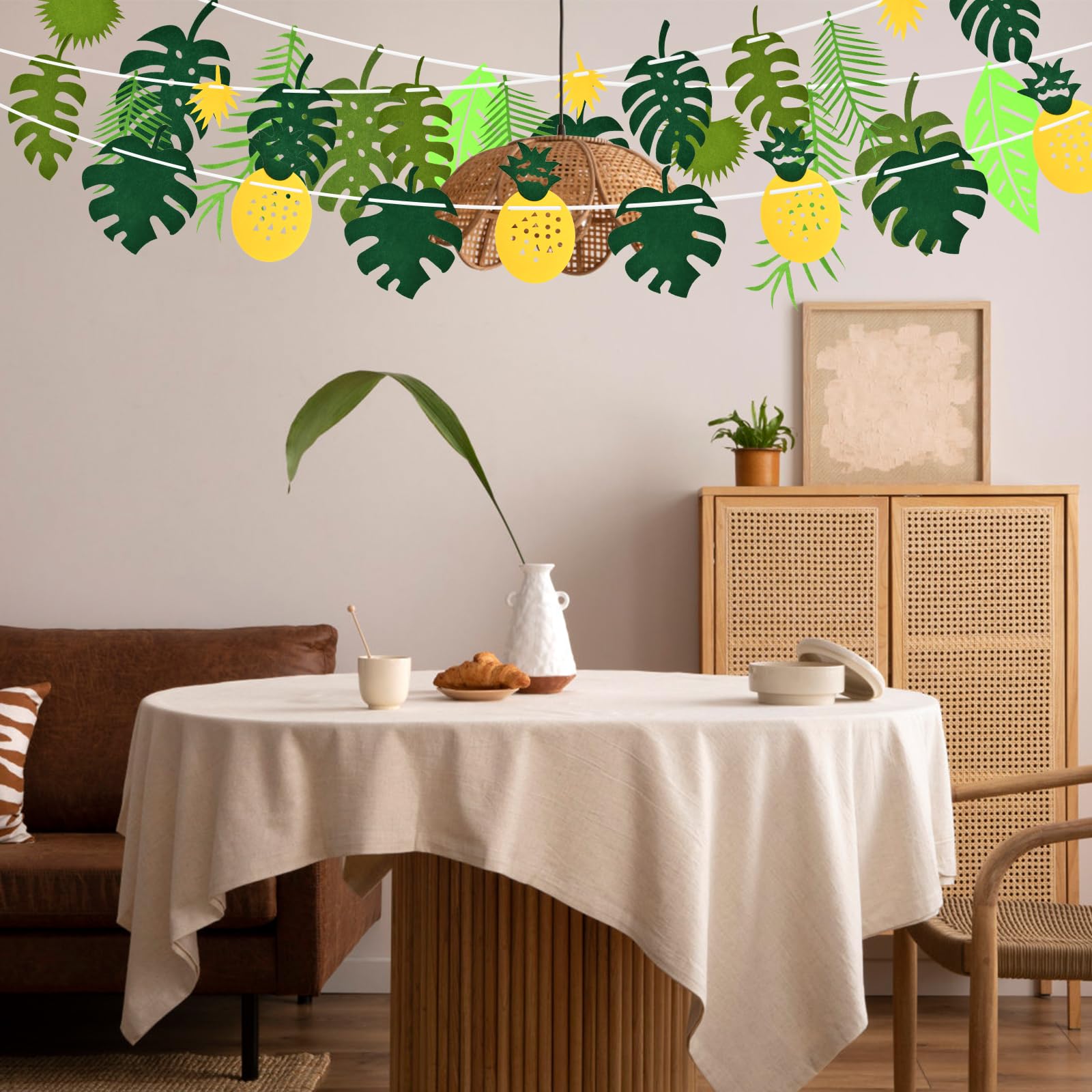 Foglie Tropicali Di Capra, Striscioni Luminosi, Caratteri Arancioni Illustrazione Vettoriale