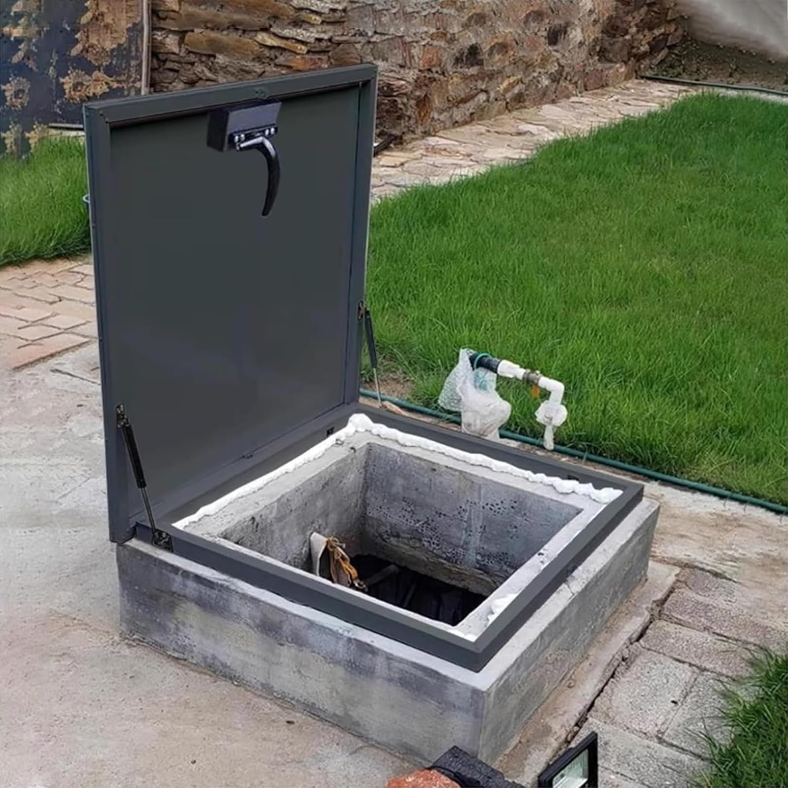 Trappe de toit étanche à la pluie avec protection antivol pour combles