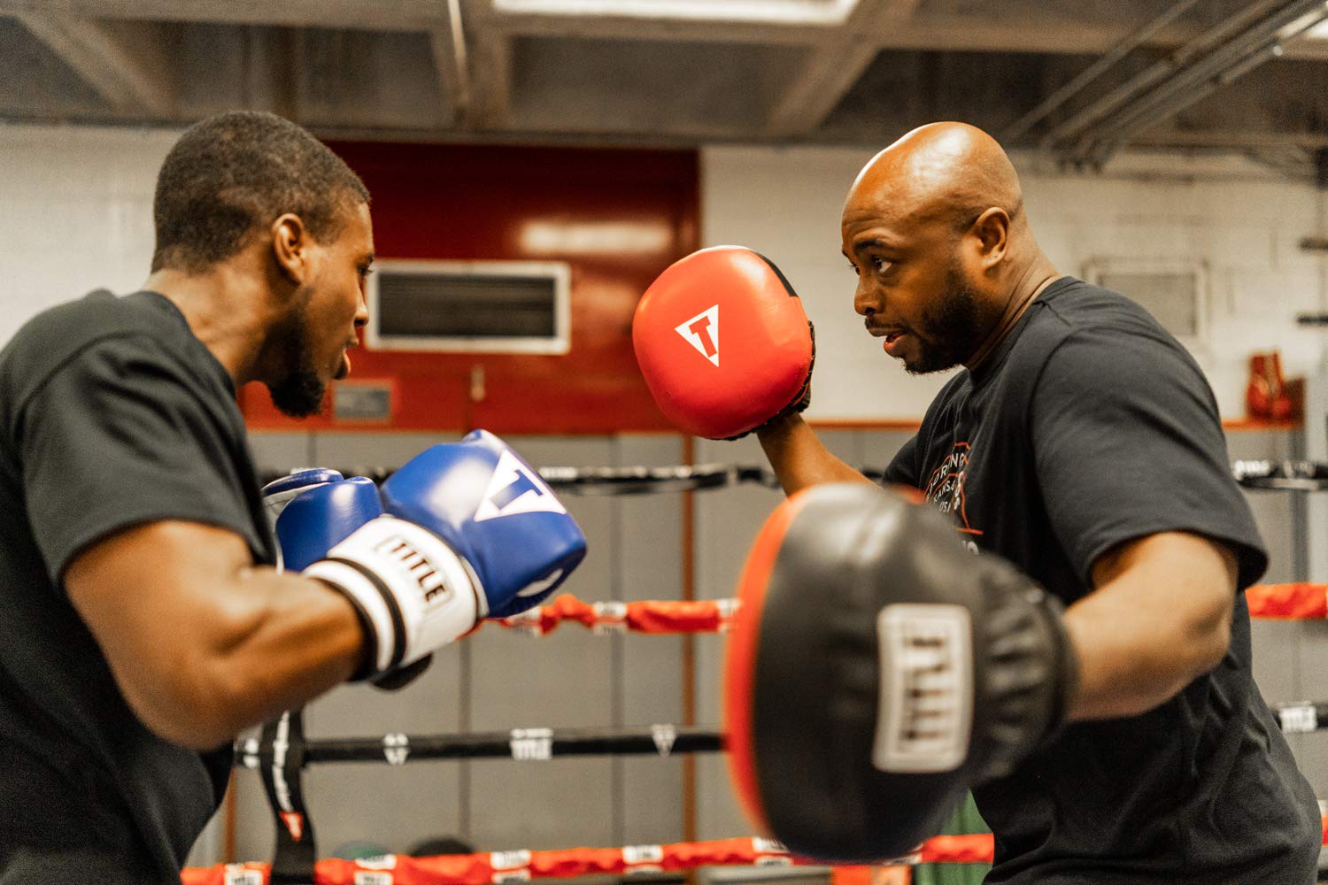Amazon | TITLE Boxing ダブルスタッフジャンボパンチミット ブラック