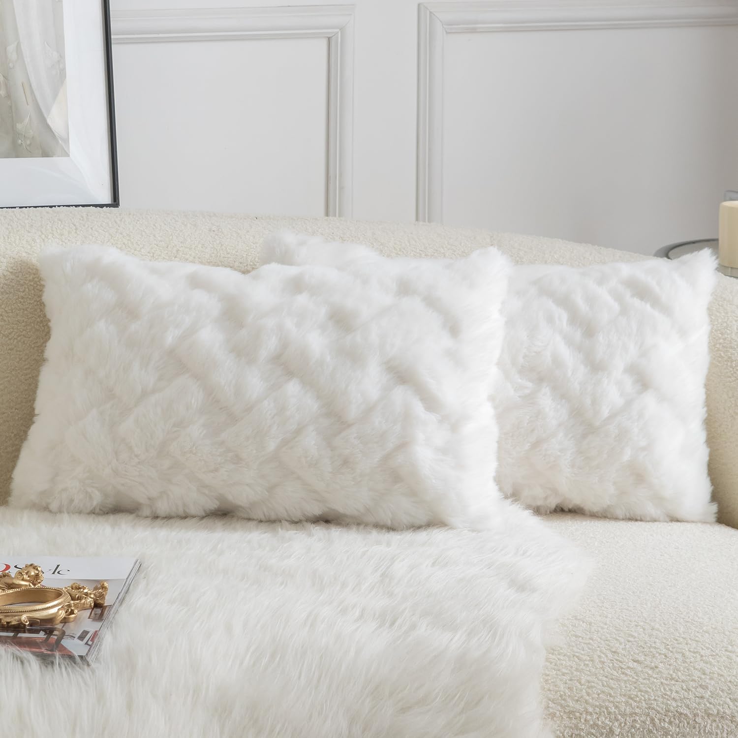 YAERTUN Set of 2 Decorative Cushion Covers Thick Plush Wool Pillows Covers Super Soft Luxury faux Rabbit Fur Velvet Throw Pillow Cases for Couch Sofa Bed Living Room 16x24 Inch 40x60 cm Cream White