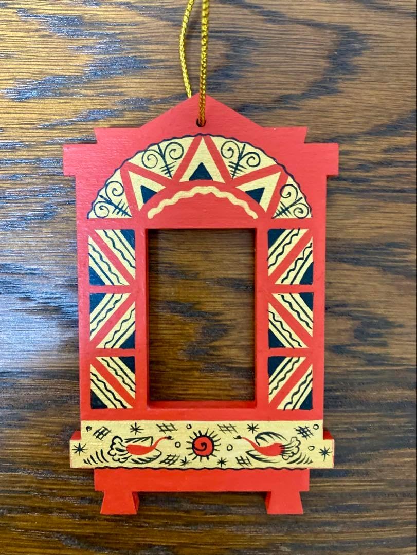 ロシア雑貨窓枠 メゼーニ塗りオーナメント(3個)マトリョーシカ