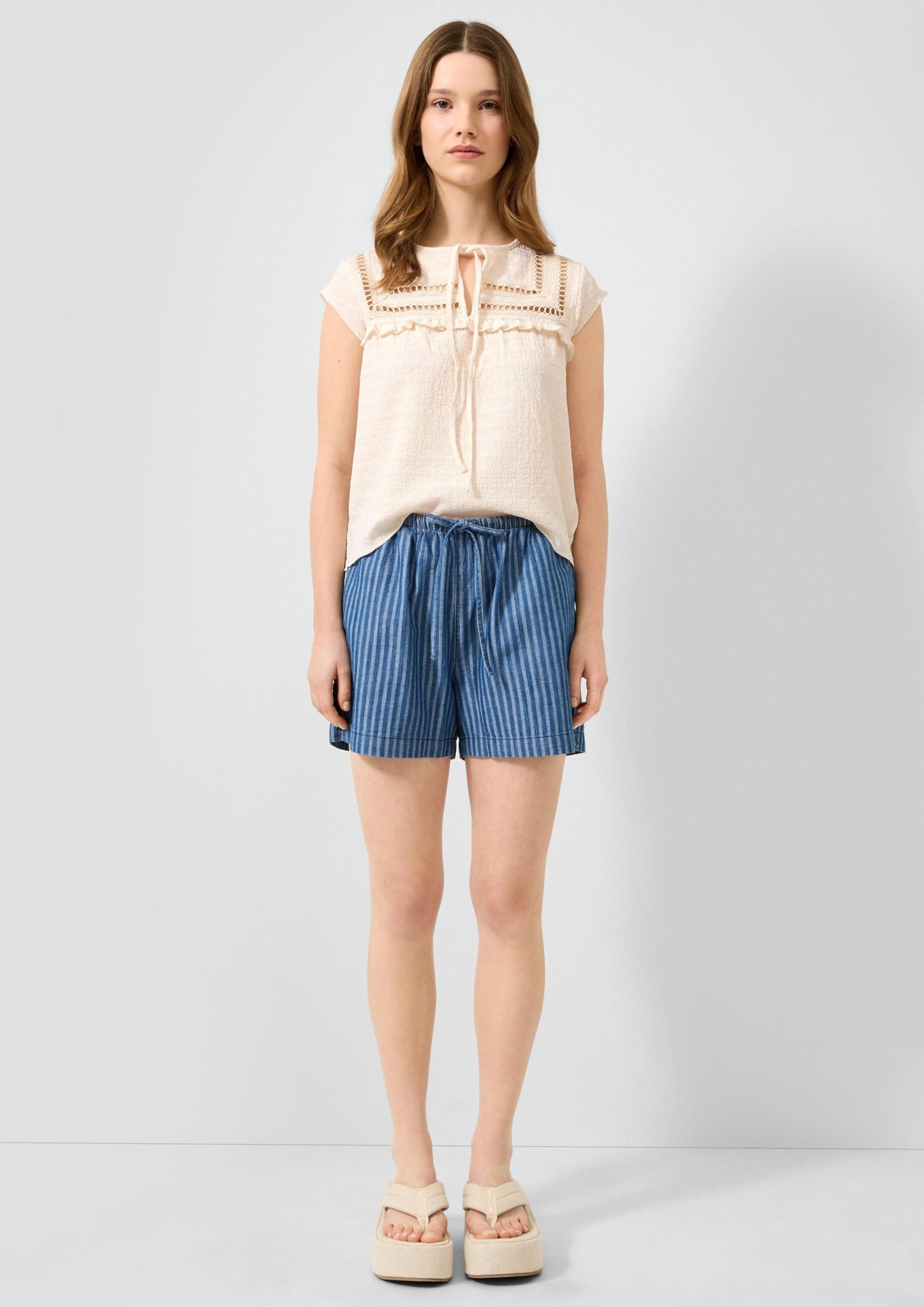 QS Damen Jeans-Shorts – Wide Leg, Mid Rise, Elastikbund mit Tunnelzug – Für Urlaub