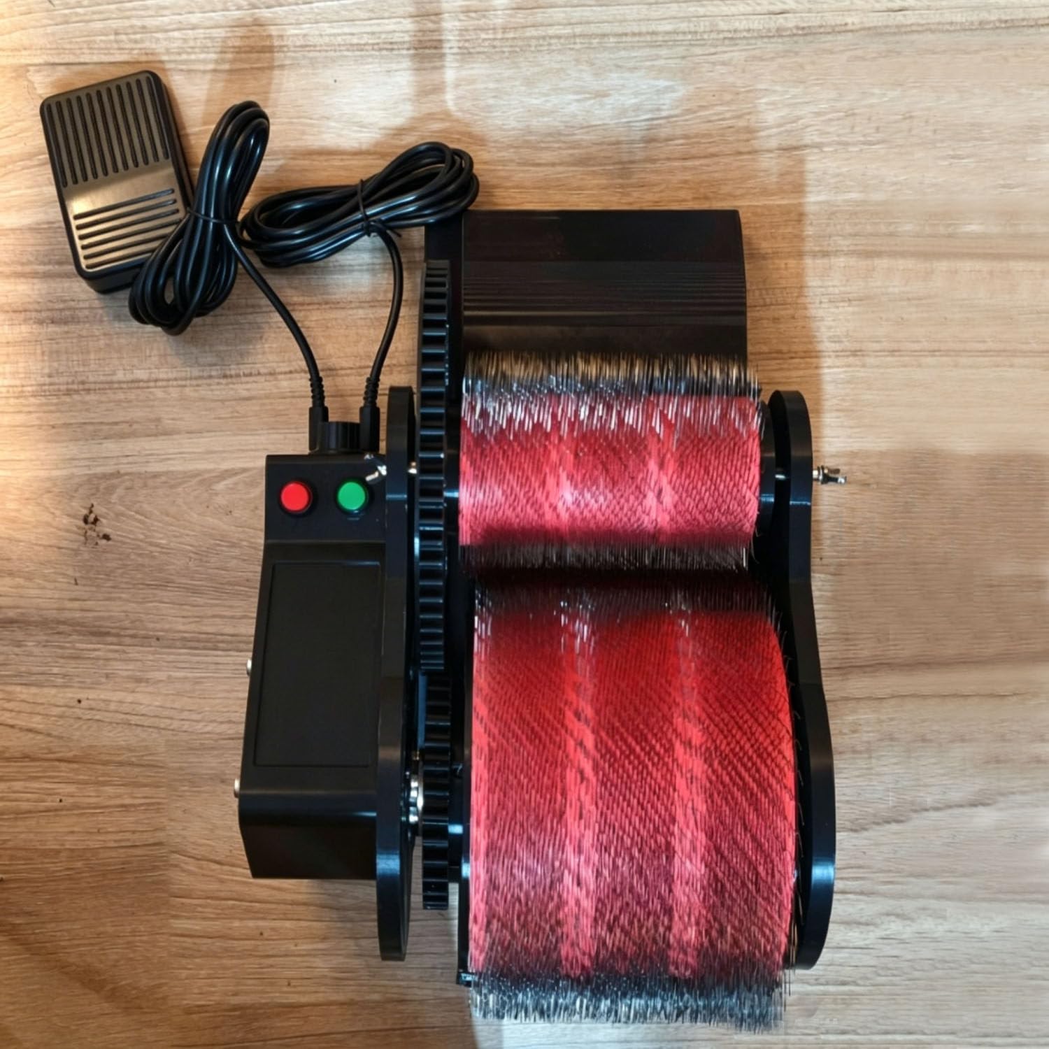 CelyToe Wool Drum Carder Fiber Combing Machine, Integrated Foot Pedal & Forward Reverse Function 50W Power Adjustable Speed Multi-scene Applicable Natural Fiber Craft Making Professional Tool