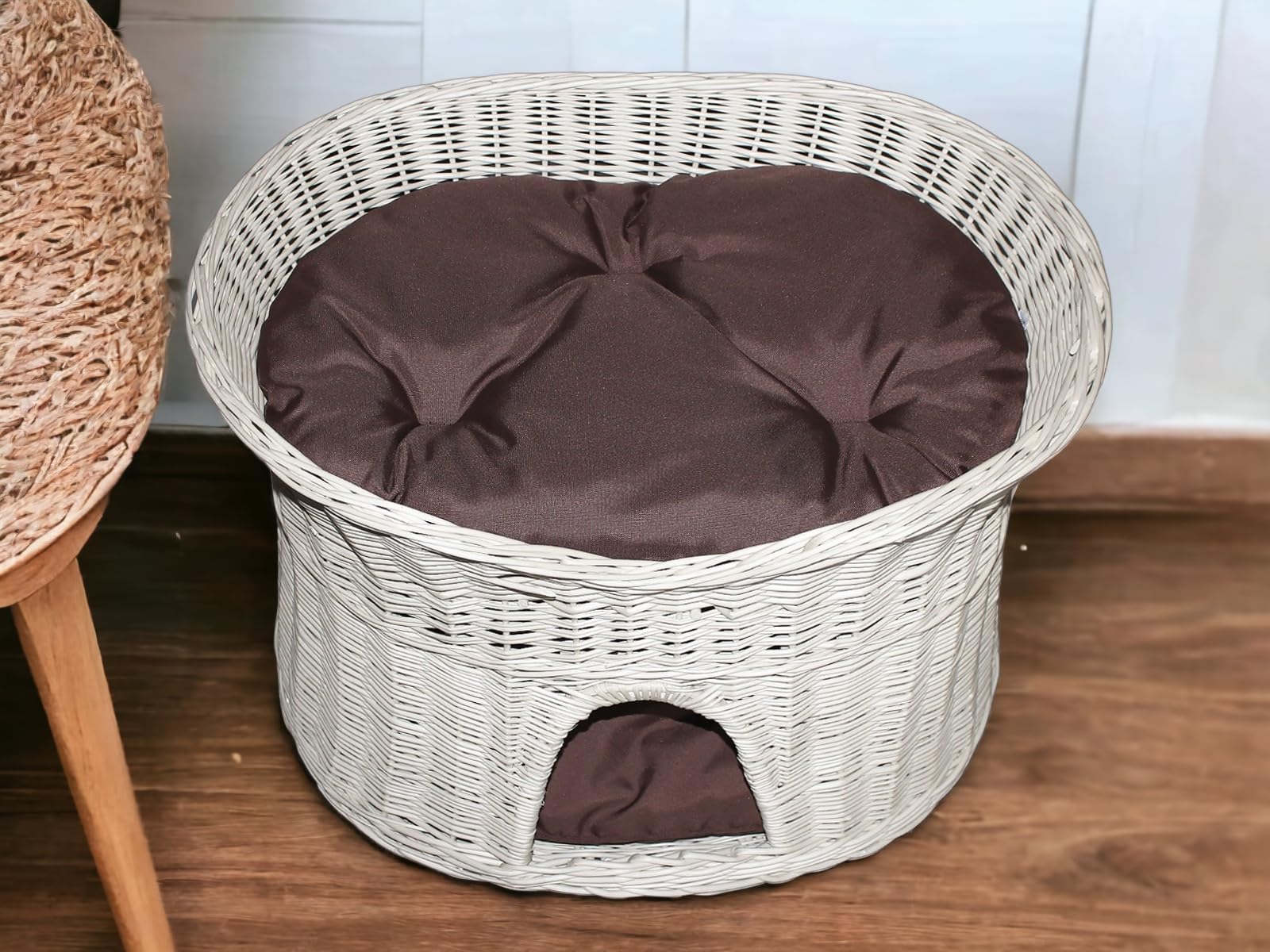 Katzenkorb zum Schlafen – Katzenhütte Indoor – Größe L: 60 cm oval – Katzenhöhle aus Weide – Zweistöckiger Hunde – oder Katzenbett mit waschbaren Kissen in Brown – Weiße korbfarbe