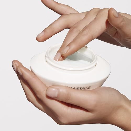 Miniatura 7 de Kerastase Nutritive Satin Riche Shampoo & Masquintense Riche Mask Set para cabello seco medio a grueso, limpia y repone profundamente la humedad con