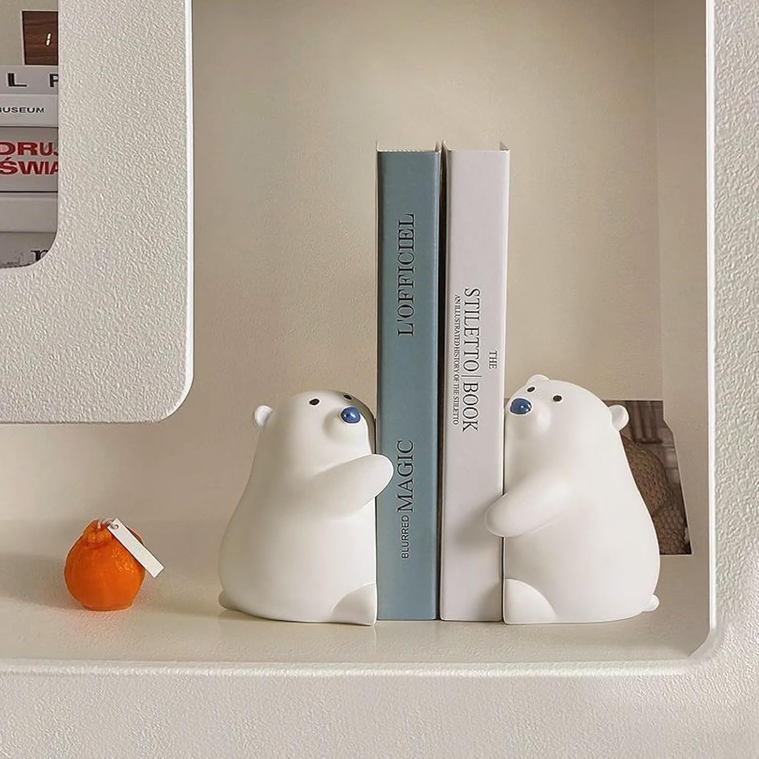 2 Pcs Cute Polar Bears Decorative Bookends, Cartoon Polar Bears Hugging Book Ends, Creative Bears Book Holder, Book Stopper, Unique Hug Bears Bookend Ornament for Shelf Desk Home Office