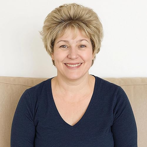 Miniatura 2 de GNIMEGIL Peluca de cabello rubio corto, rizado, peluca natural de mamá con flequillo para mujer, resistente al calor, peluca sintética para cosplay,