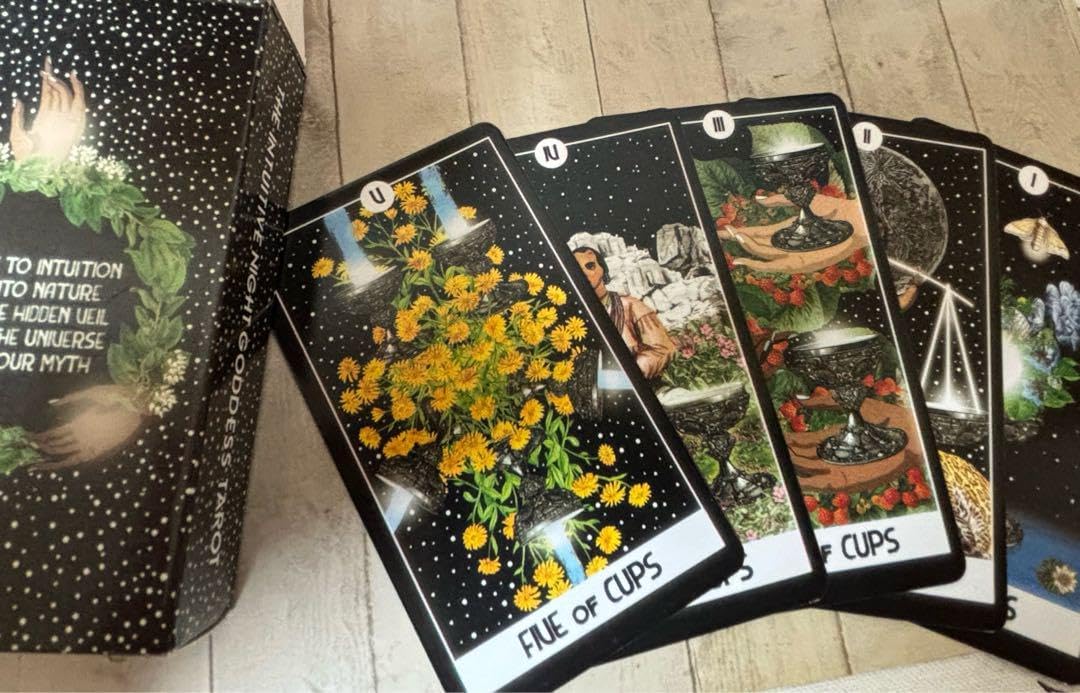 【正規品タロットカード】大人気海外美麗デッキ✨夜の女神たちのタロットカード 夜の女神たちのタロットカード 大人気海外美麗デッキ✨夜の女神たち