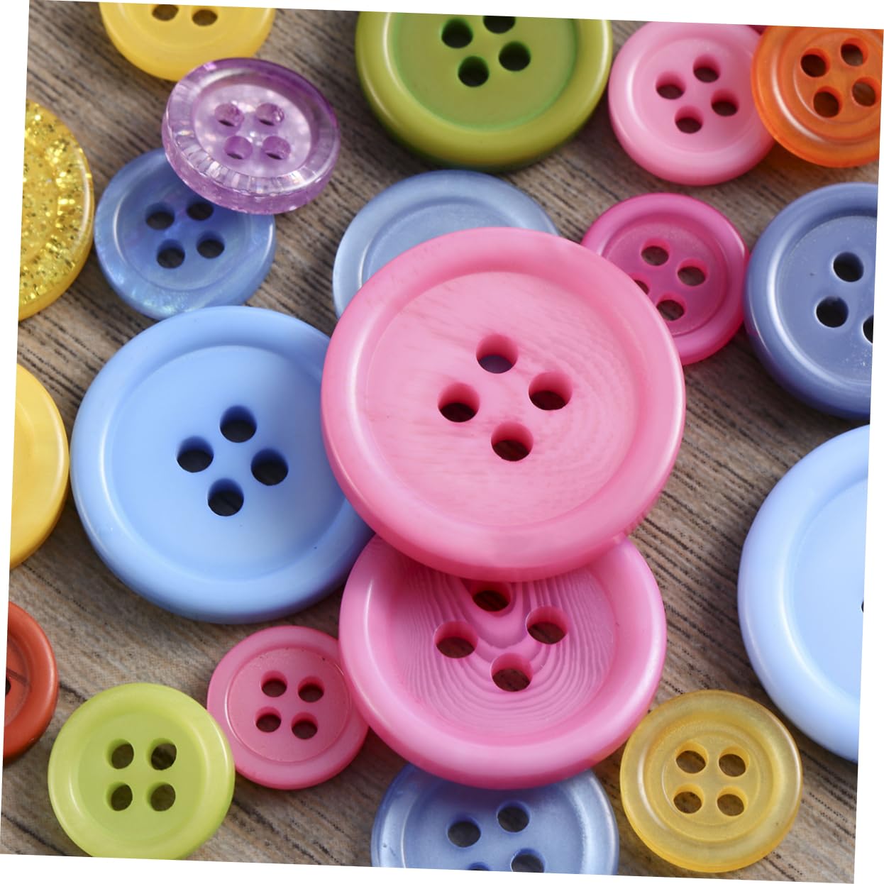Runde Kunstharzknöpfe 600 Stück mit 2 und 4 Löchern | Bastelarbeiten und Scrapbooking, Wasserfest, Glatte Oberfläche, Mischgröße 1 bis 3cm