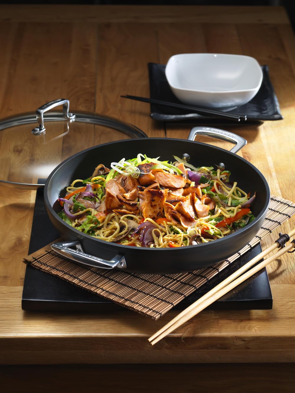 Le Creuset Sauteuse Provençale Anti-Adhérente en Aluminium Forgé avec Couvercle, 30 cm, Anthracite/Argenté,51107300010502